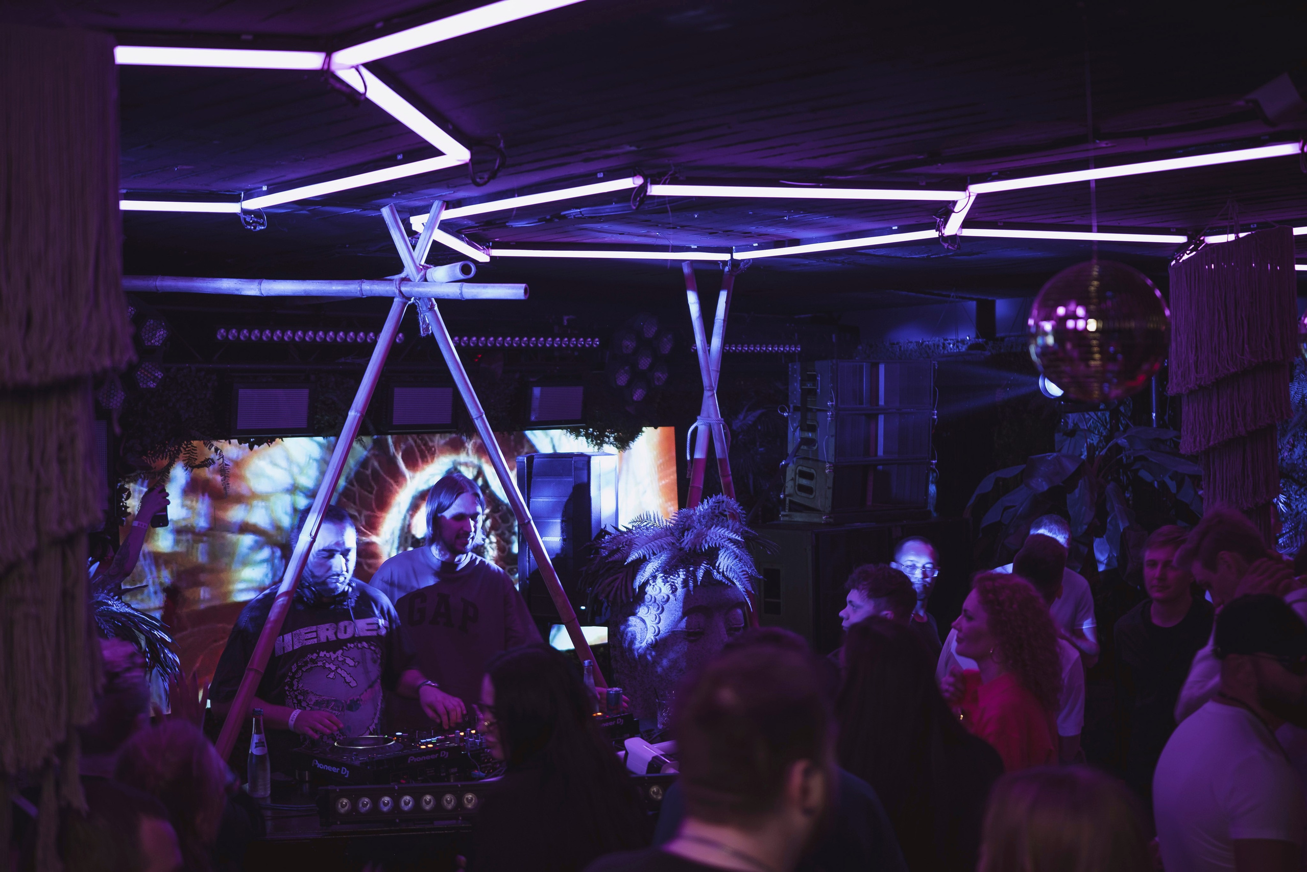 Embargo 27/04. Главная