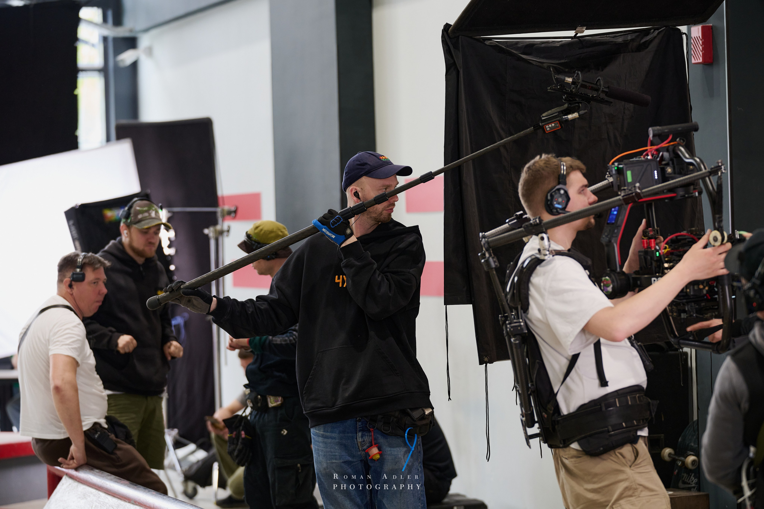 Репортаж со съёмок фильма «Своя в доску». Фотограф Роман Адлер