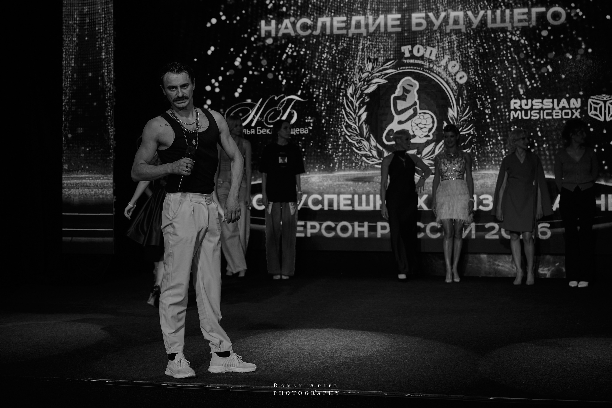 Бэкстейдж подготовки шоу Андрея Вишневского. Photographer Roman Adler