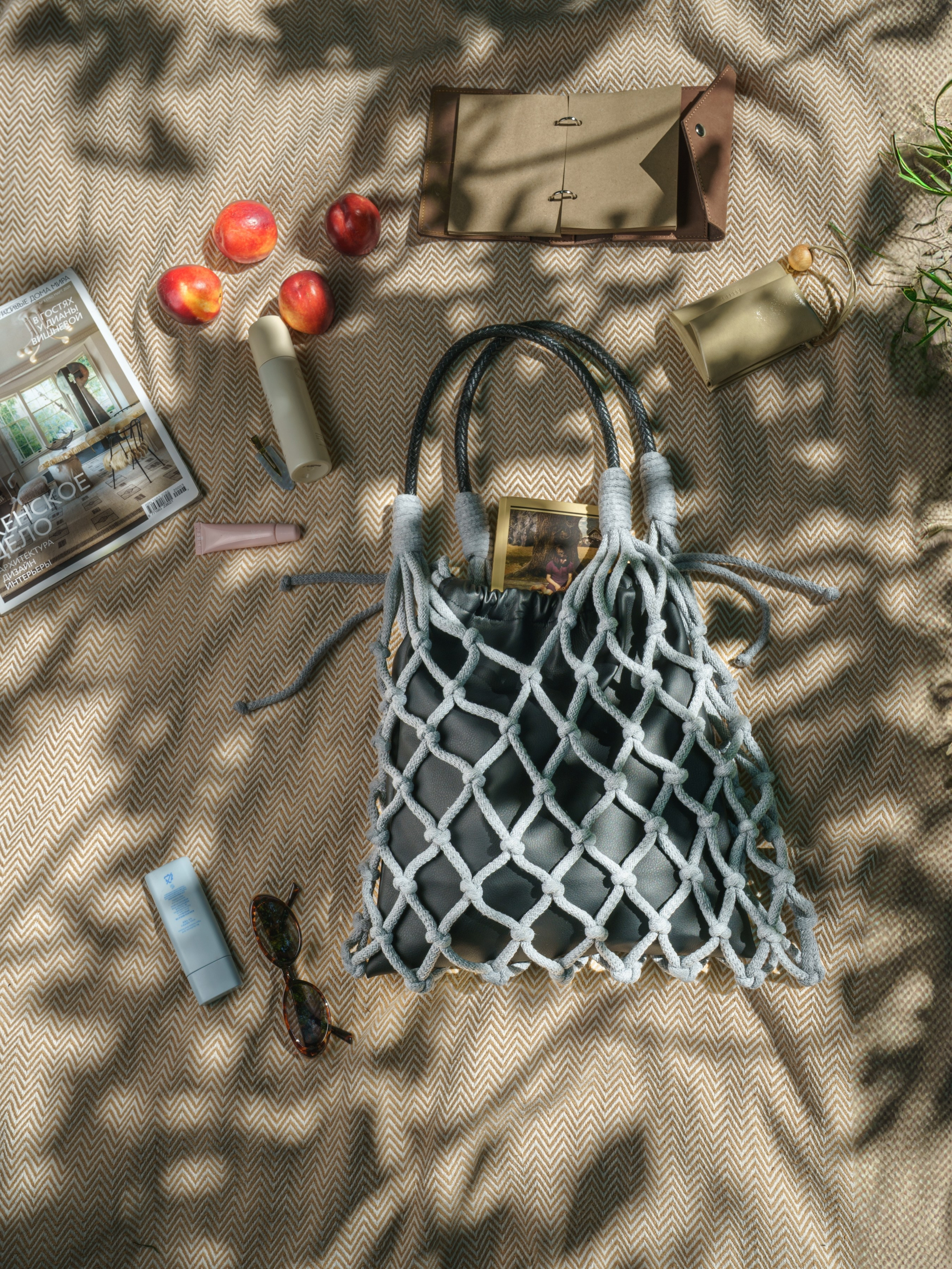 Стрит‑съёмка одежды и аксессуаров — фото и видео для брендов | KED Production. КЕД Студия-контент агентство полного цикла СПБ. Создаём фото, видео и контент, который помогает брендам и селлерам продавать больше