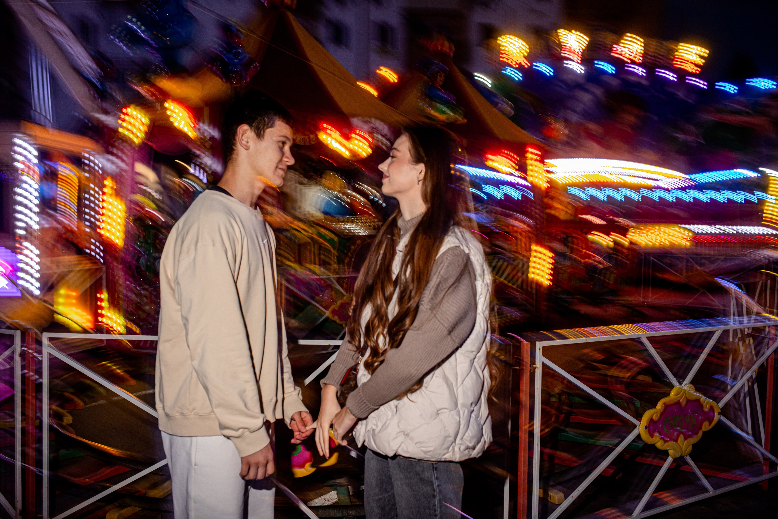 Любовь в парке аттракционов. Свадебный фотограф Кропоткин Краснодар