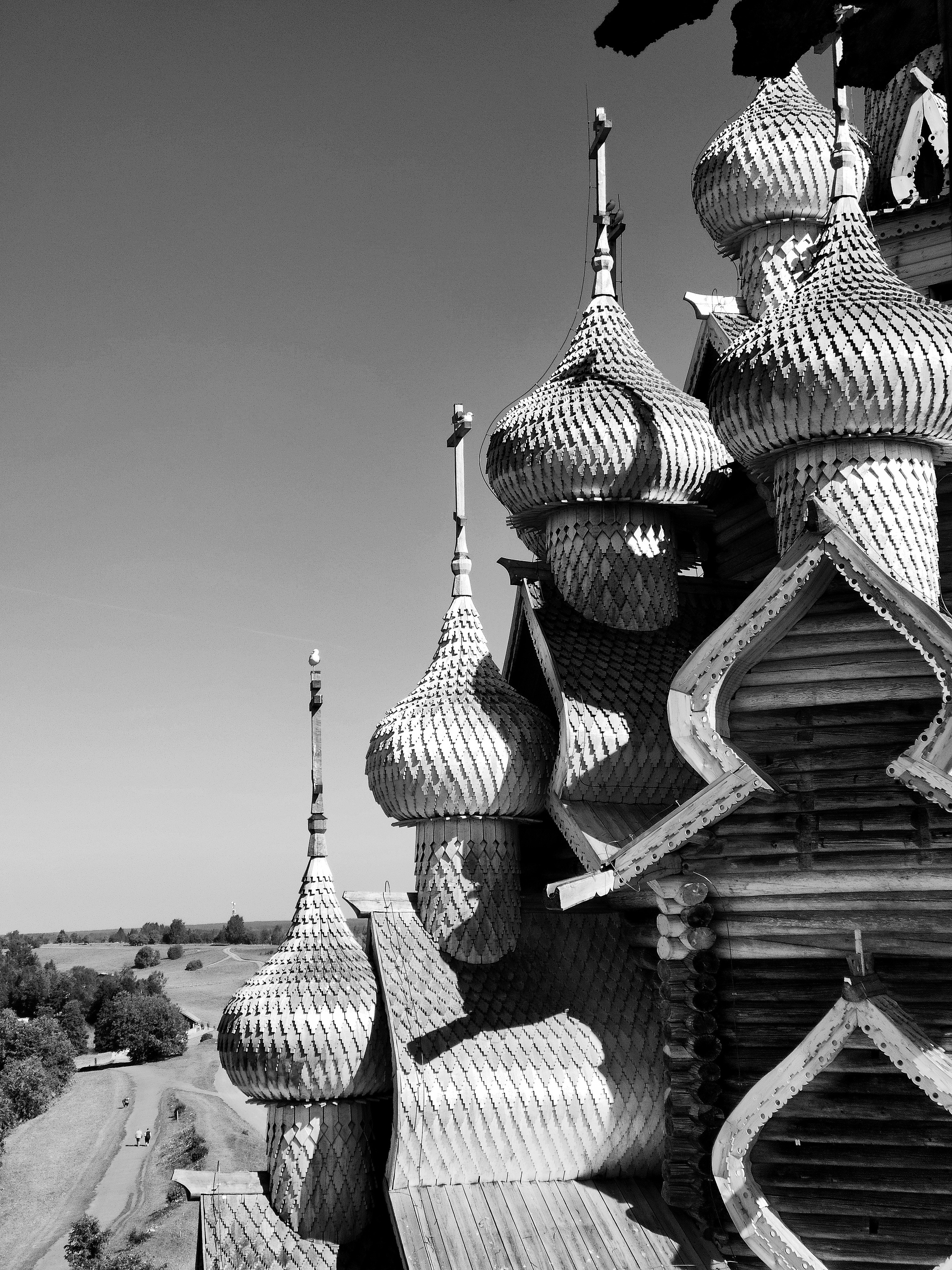 Построена без единого гвоздя. Материалы: сосна, ель, ясеневый лемех и немного - береза