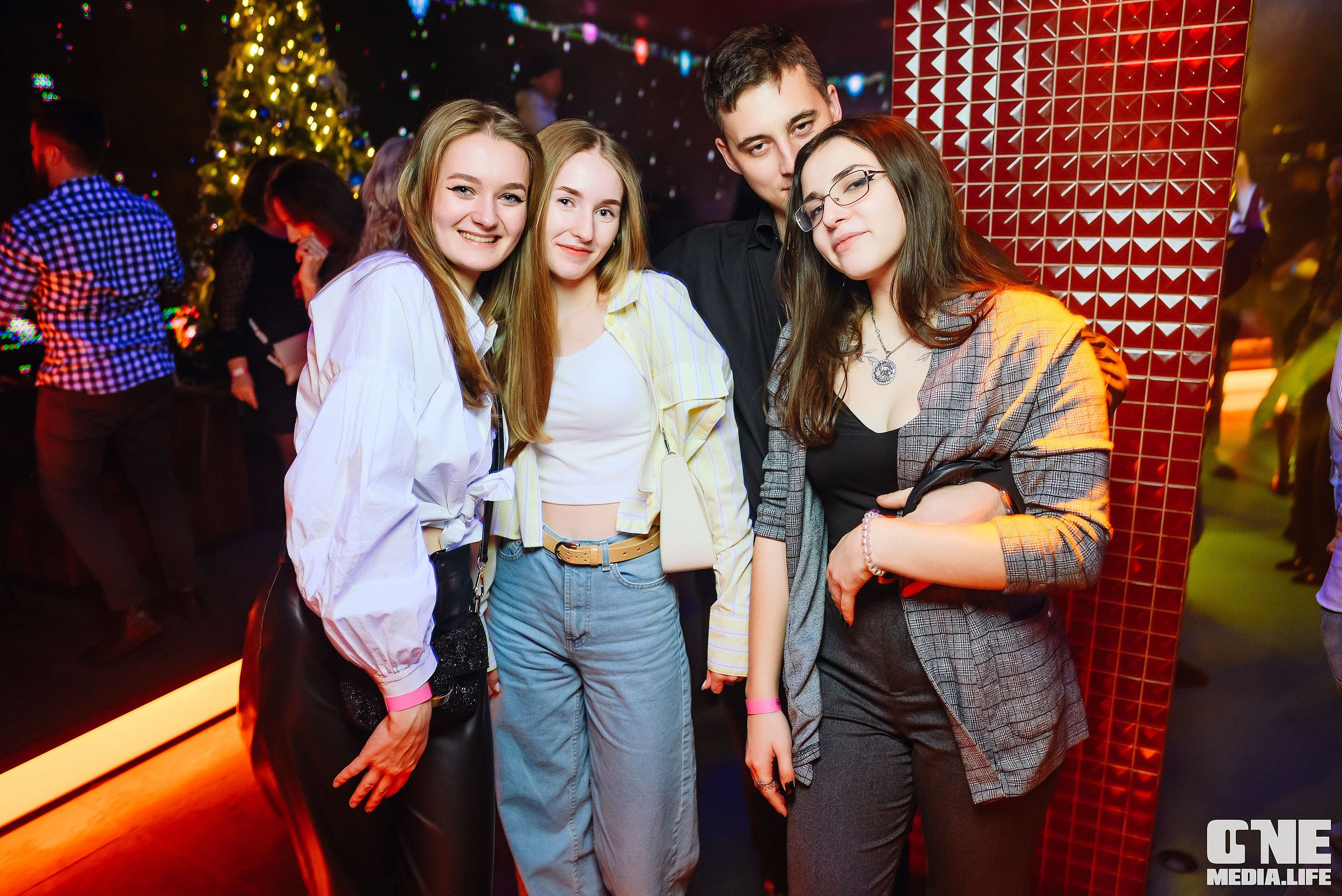 Фоторепортаж репортаж из Планеты. One Media Life: фоторепортажи, фотоотчеты с мероприятий и заведений