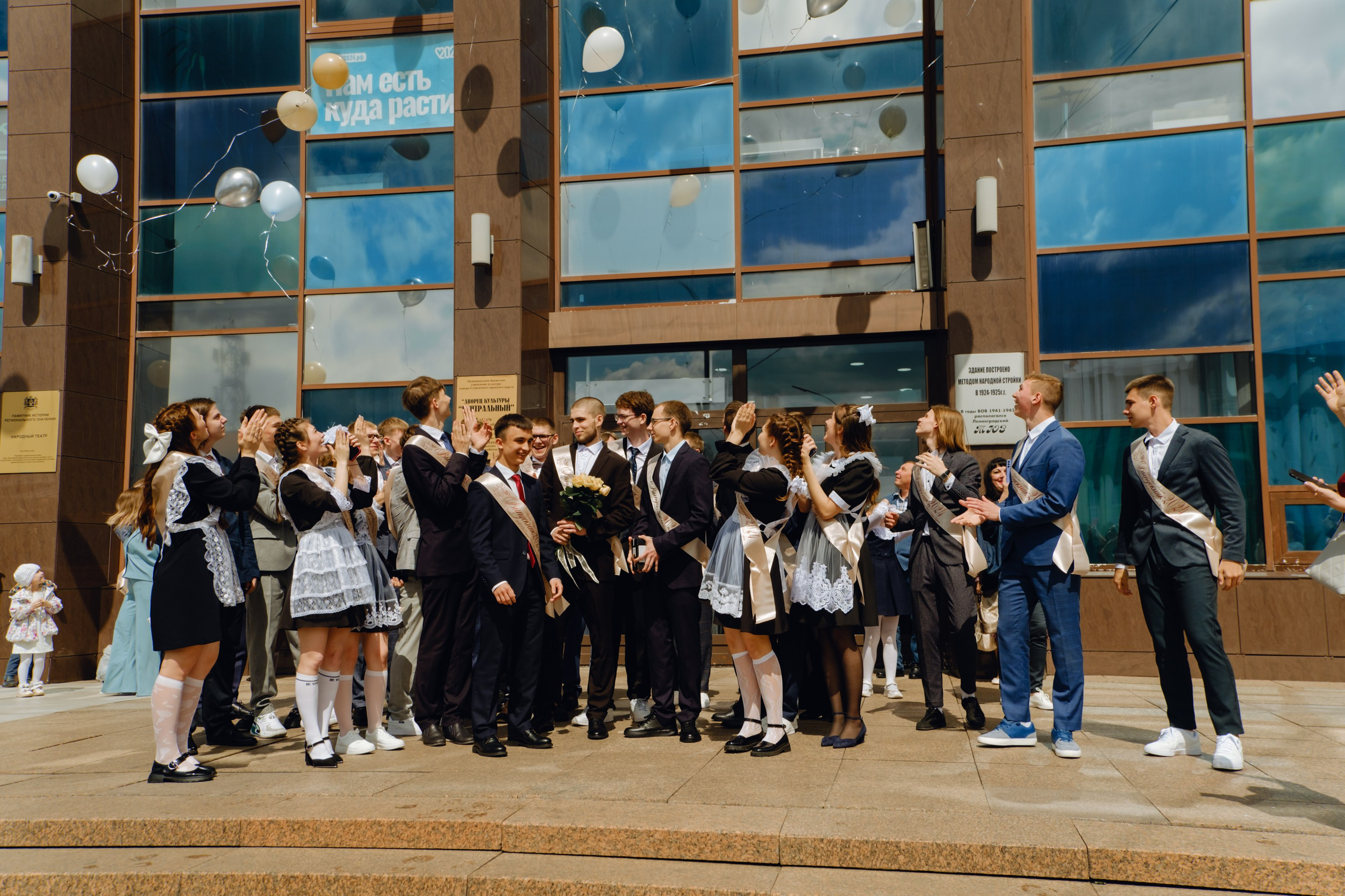 Последний звонок 11 класс. Фотограф Софья Володкина