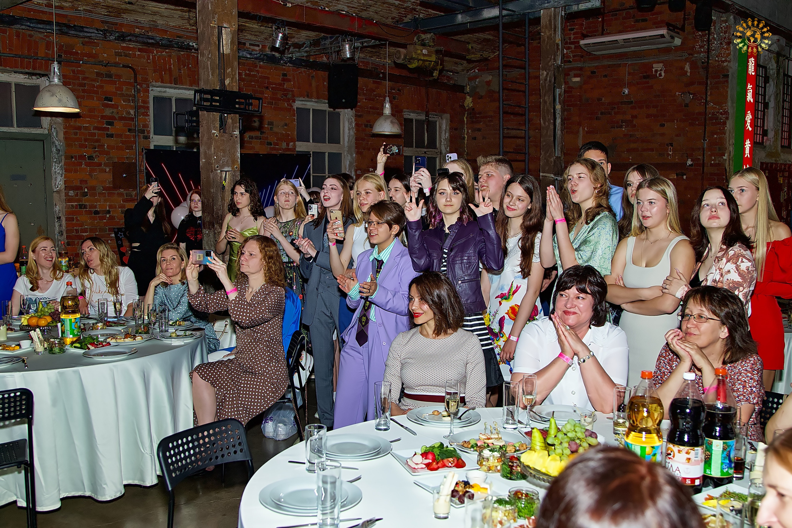 Выпускной 2023 (9-й класс, школа № 46). Loft Urban. Москва. Репортажная съемка в Москве и области. Анималистика