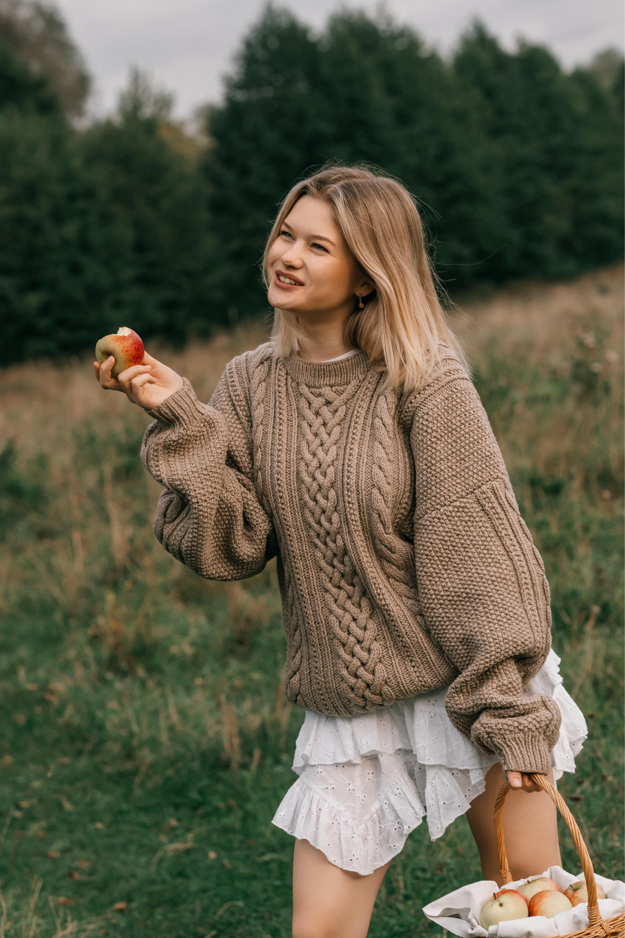 Julia. Я — Алёна и я фотографирую красиво (е)