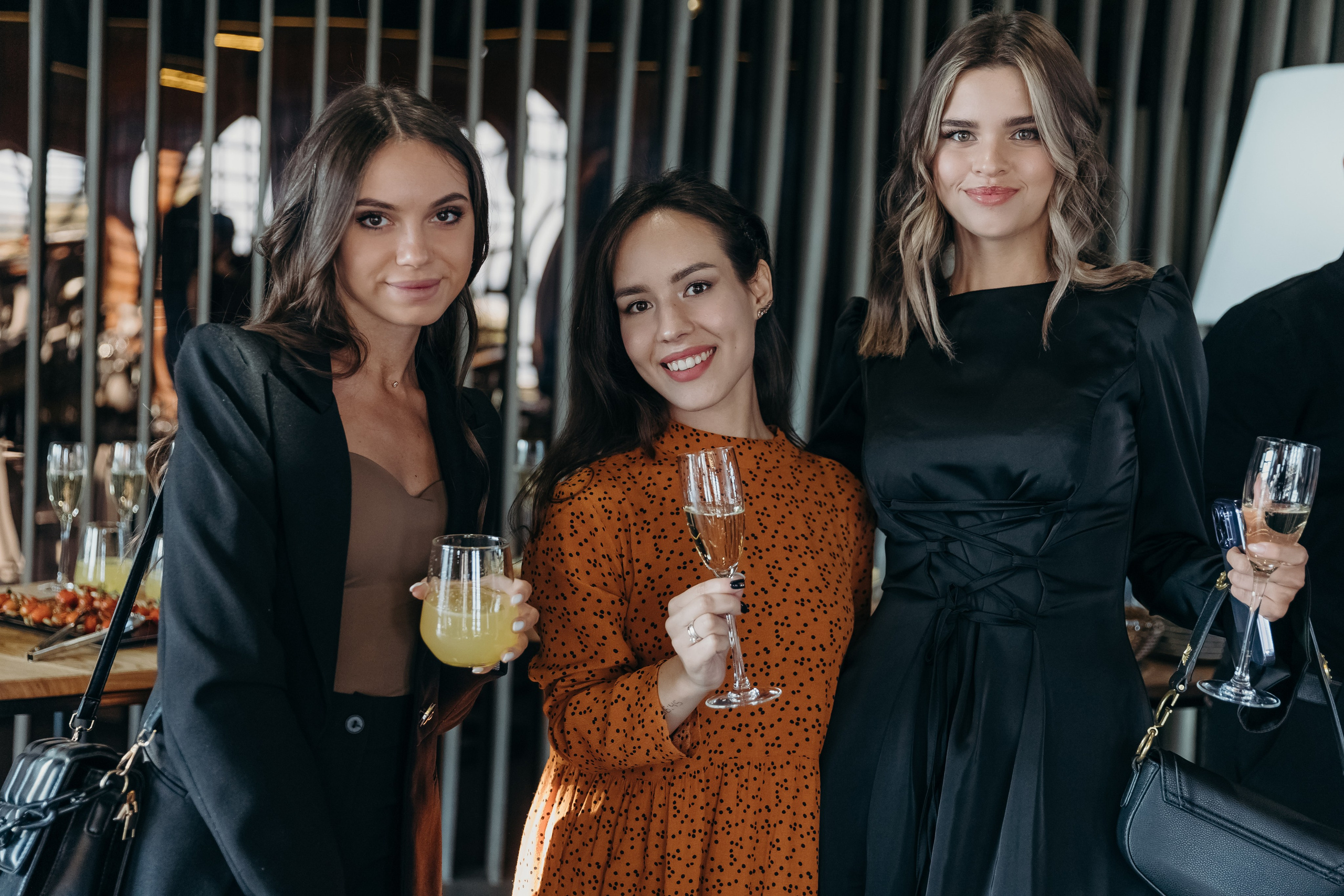 Свадьба для своих в Замке Шамони в Красноярске. Свадебный фотограф-видеограф в Красноярске Евгений Константинопольский