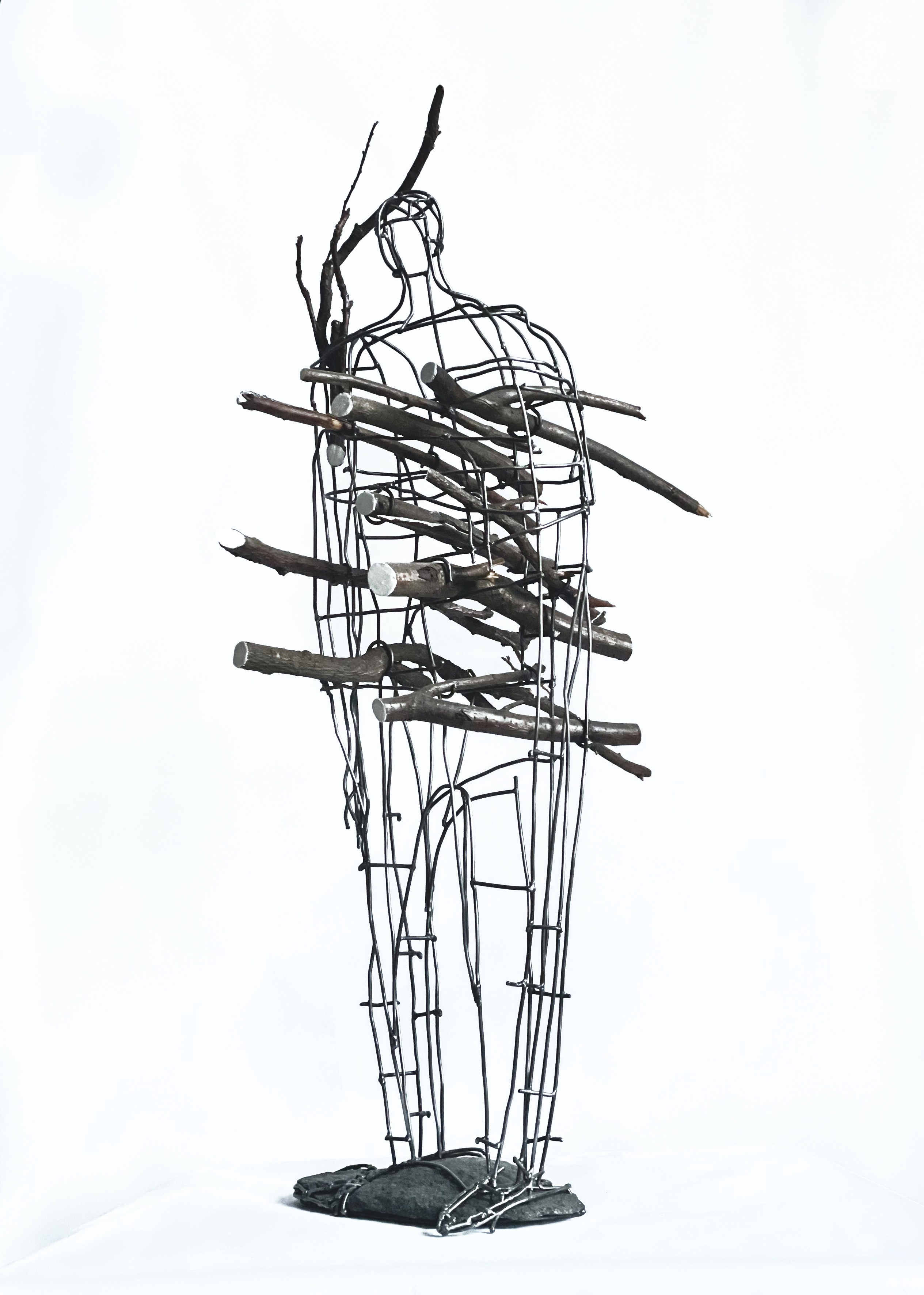 Пойманный лесом / caught by the forest_2023. Художник — скульптор Антонина Фатхуллина