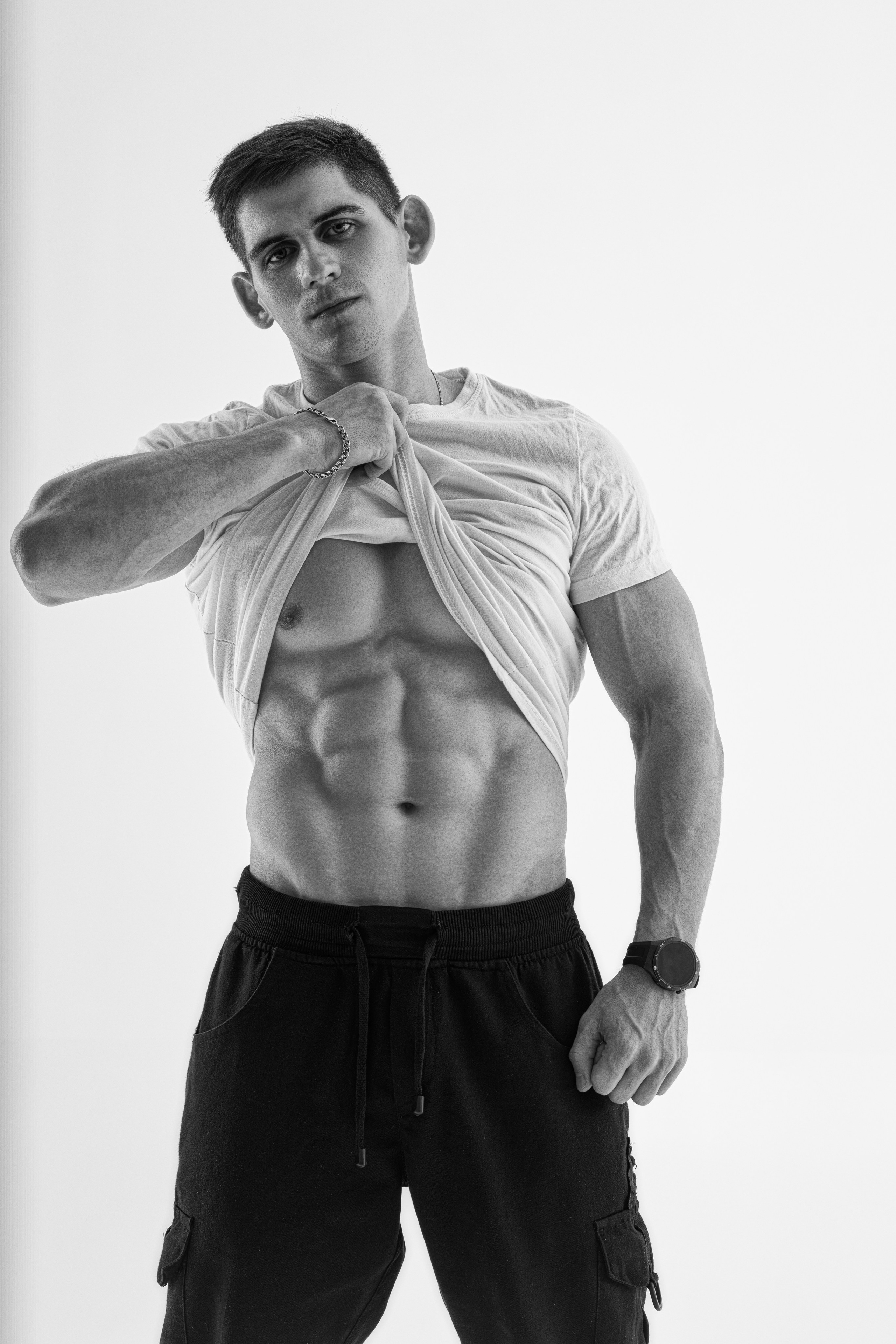 Съемка с Владом на циклораме с импульсным светом для себя и контента. Дмитрий Шульгин, портретный фотограф в Воронеже