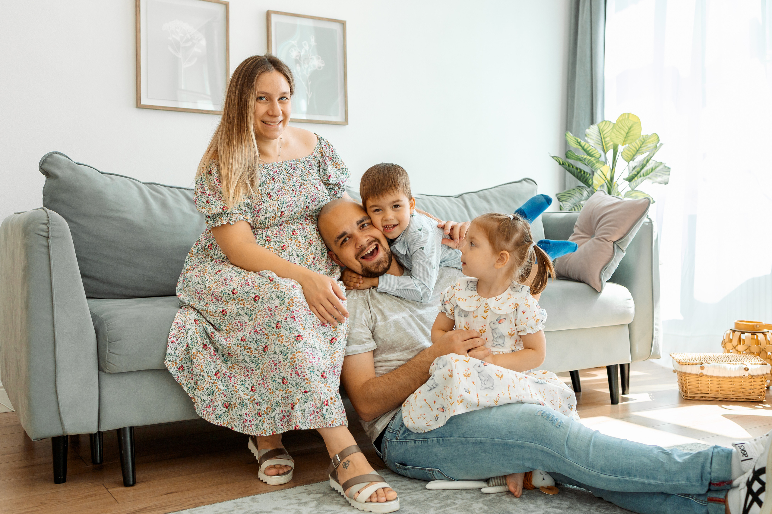 Семейная фотосессия в студии Москвы. Семейный Фотограф в Москве Евгения Симоненко