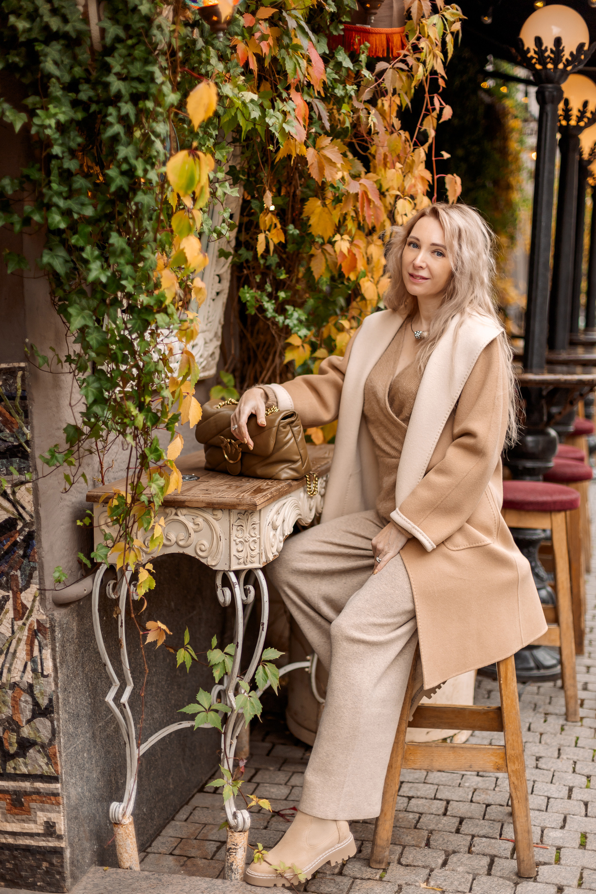 Женский уличный портрет