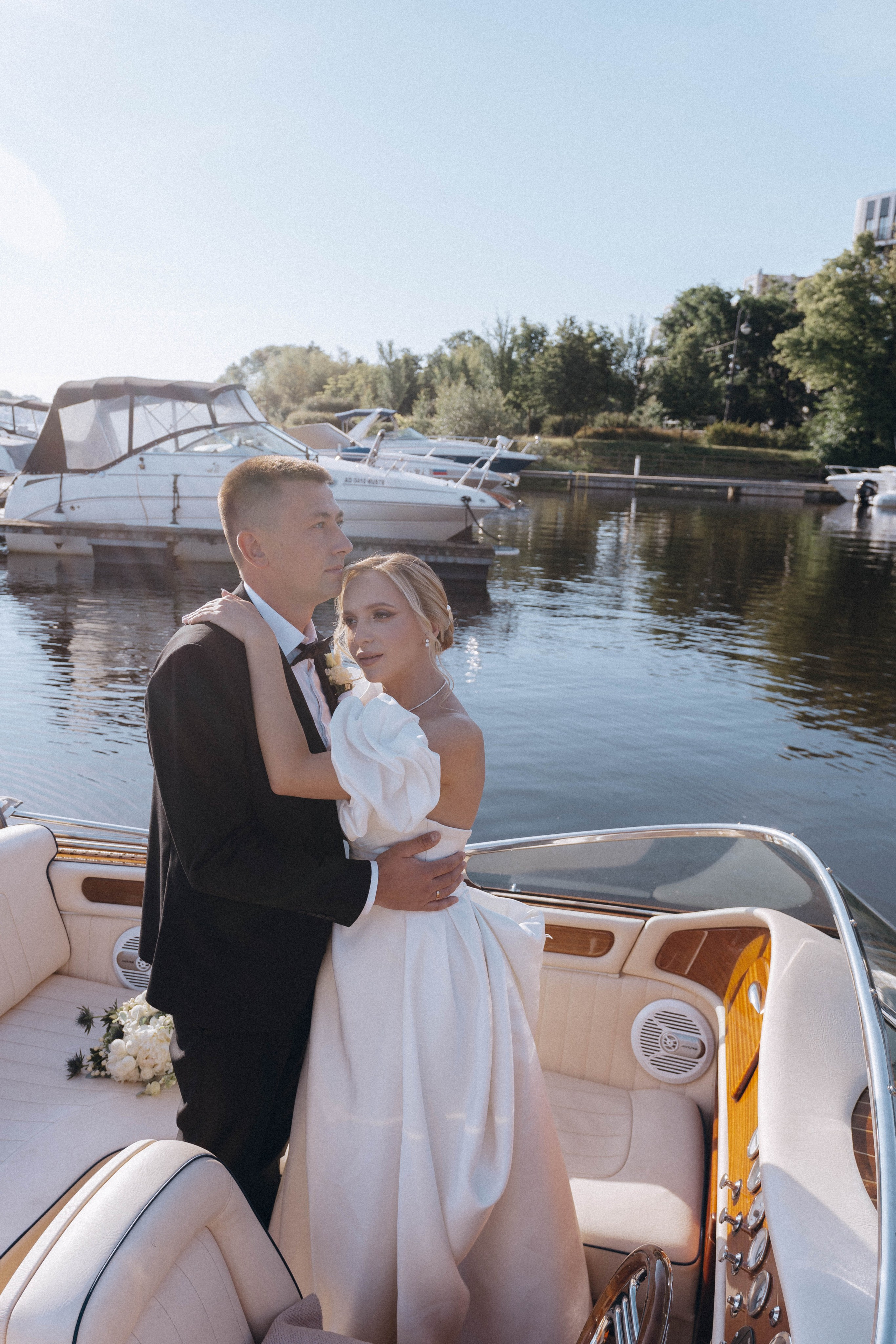 СВАДЕНБНАЯ СЬЕМКА НА КАТЕРЕ ПО КАНАЛАМ САНКТ-ПЕТЕРБУРГА И В АКВАТОРИИ НЕВЫ. Профессиональный фотограф, Санкт-Петербург — Виктория Богомолова