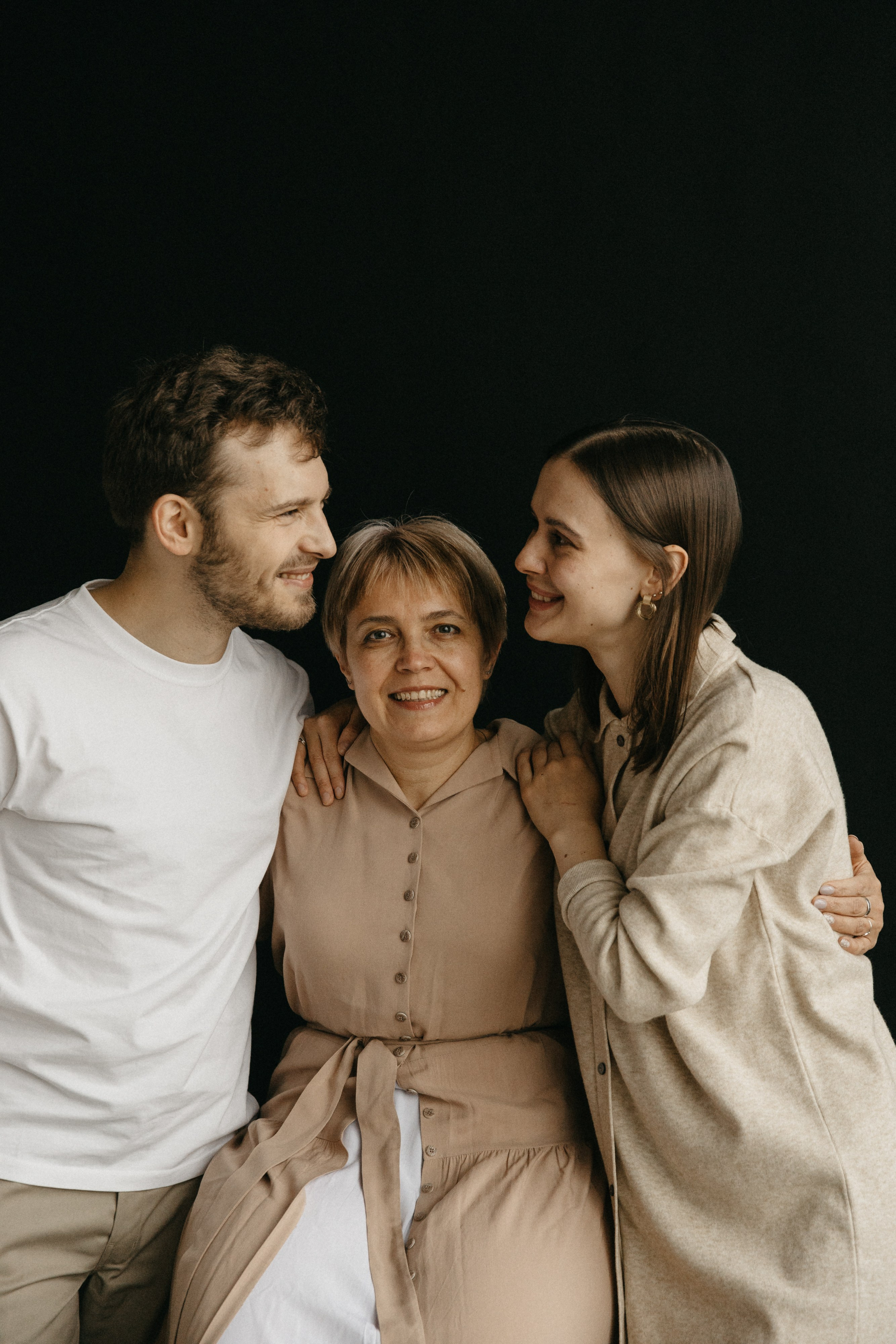 Алена, Виталик, Аня, Сэм. Главная