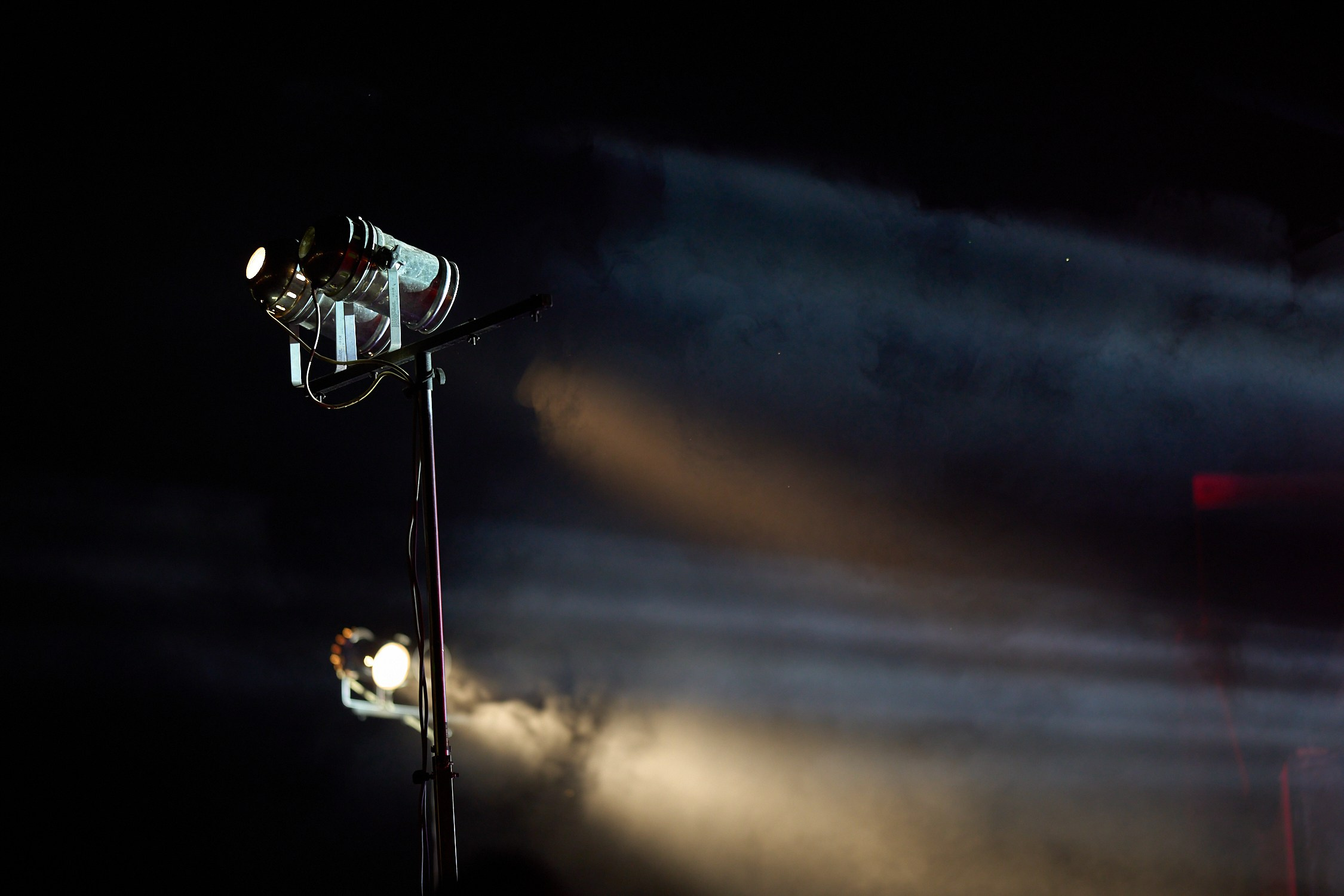 Тем временем окончательно стемнело.