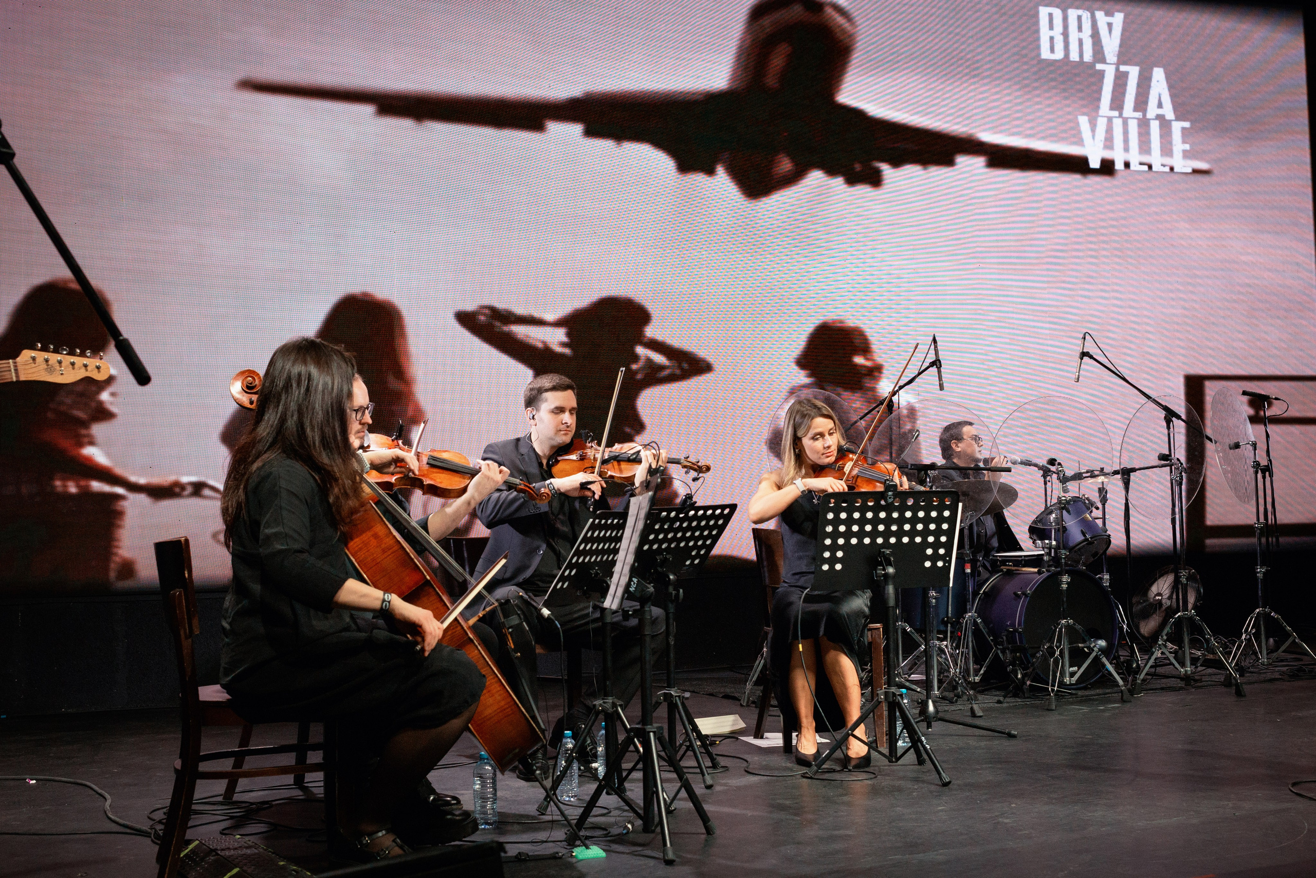 концертный фотограф в Санкт-Петербурге, фоторепортаж с концерта группы Brazzaville в клубе Аврора (Aurora Concert Hall) март 2026