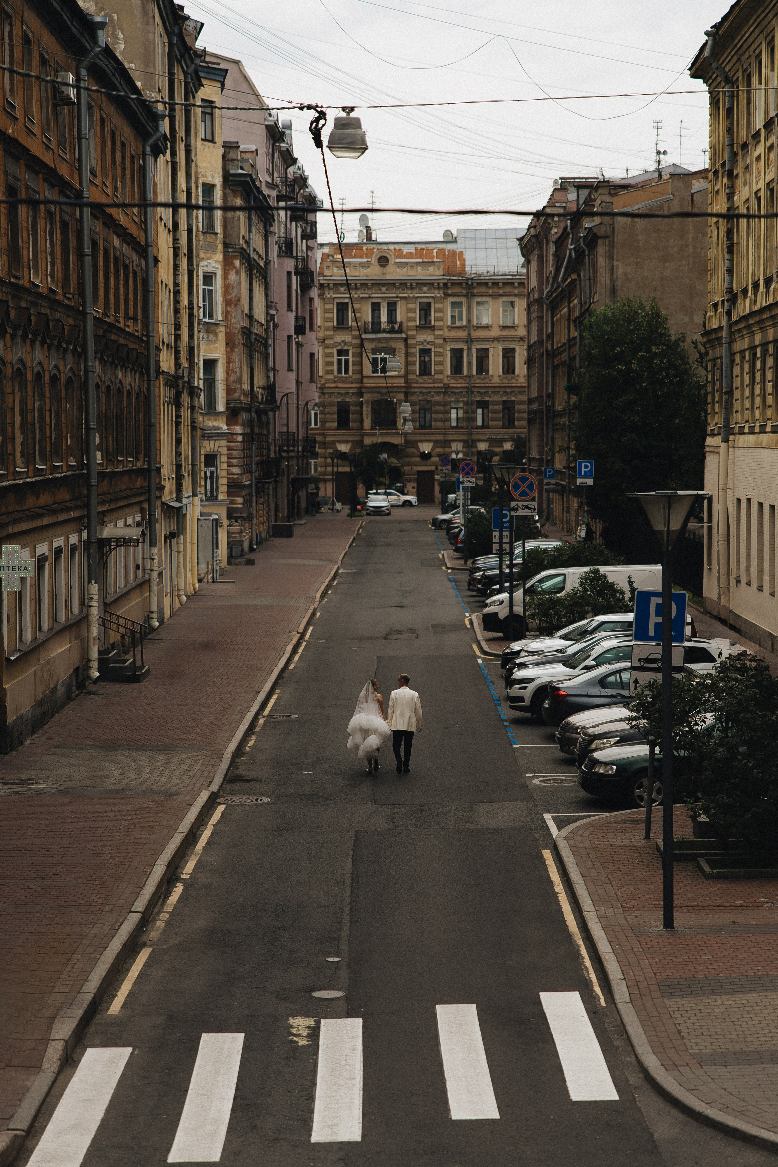 Когда я впервые увидел тебя, этот смех, ты мне напомнила по-моему сразу всех. Свадебный фотограф в Санкт-Петербурге Баженова Алина