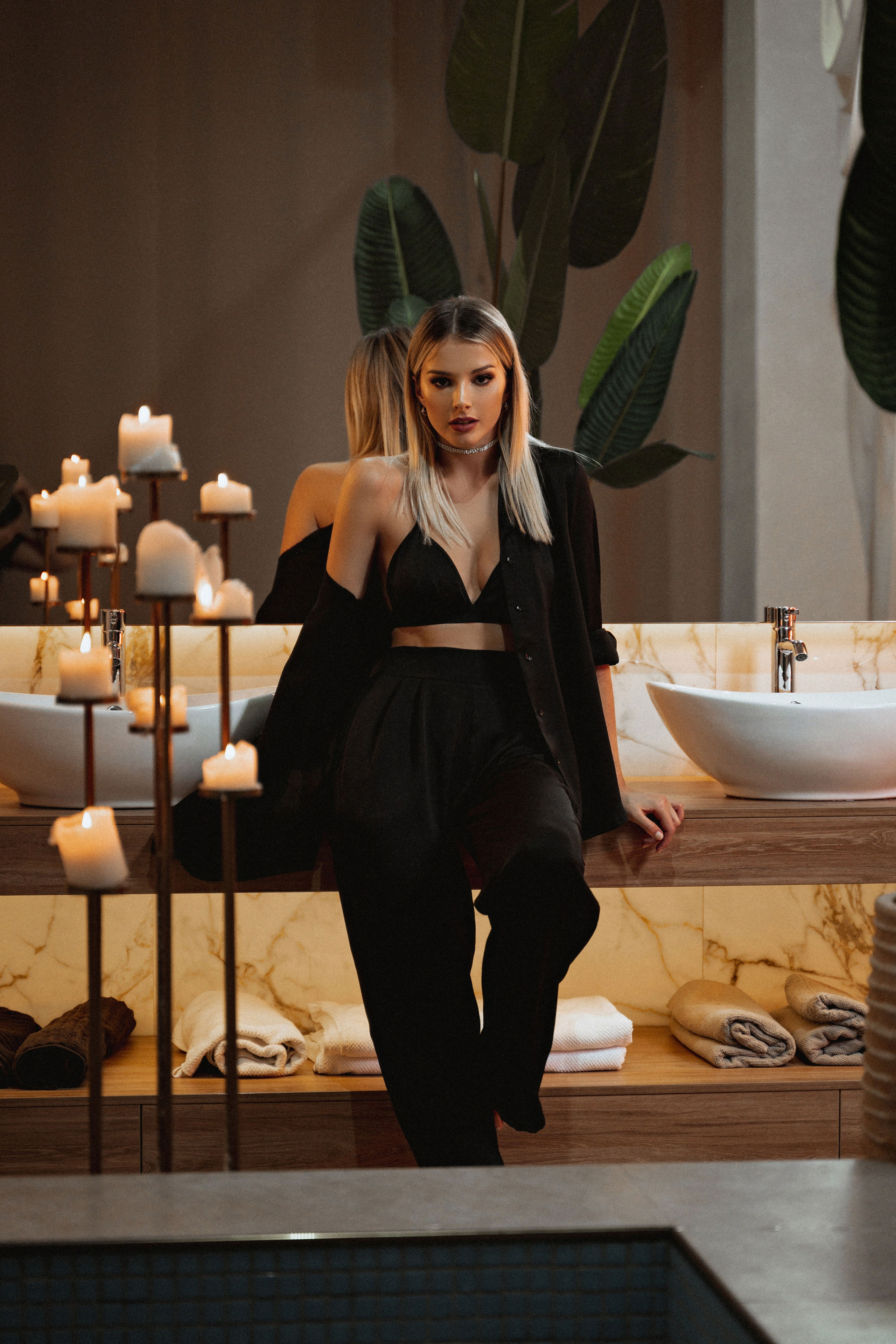 Фотосъемка с Ангелиной Айсман в фотостудии с водой и свечами. Свадебный и портретный фотограф Клипа Максим