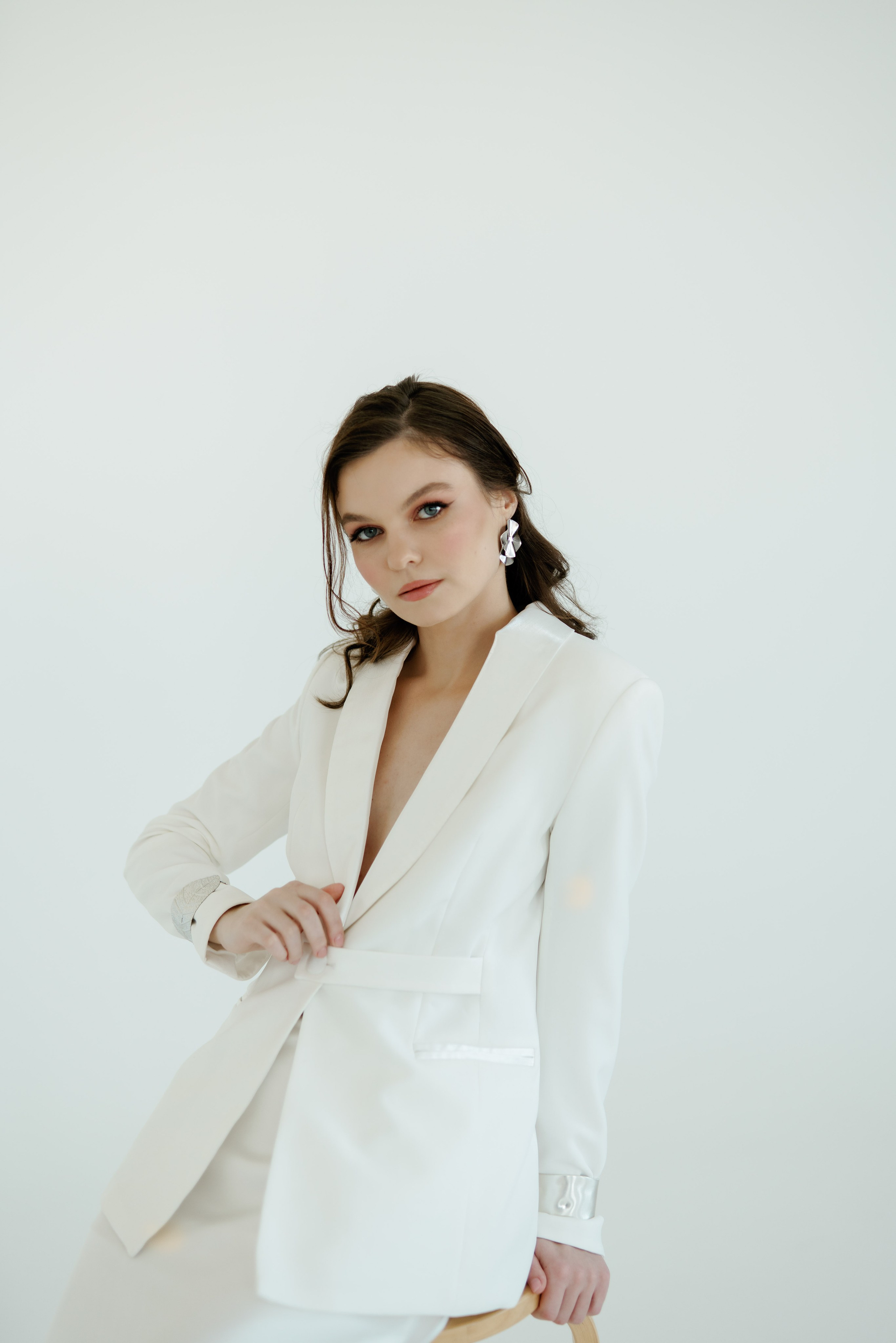 Фотосъёмка свадебных платьев в студии для контента. Портреты студия Москва. Модельные тесты. Lovestory студия в Москве. Женсий фотограф