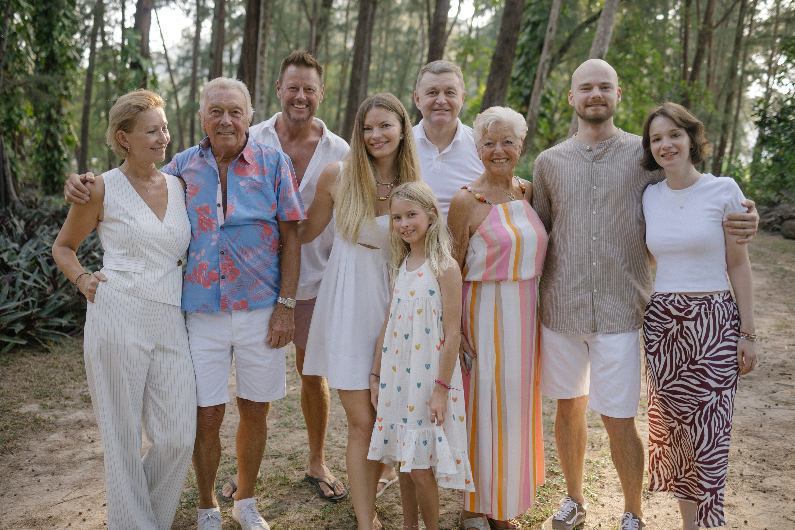 Family photoshoot in Phuket, Thailand. Fedor Lemeshko — Destination Wedding and Family Lifestyle photographer