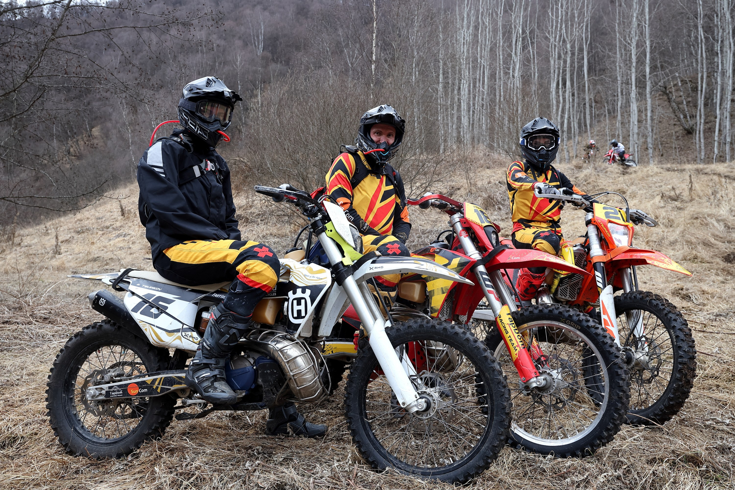 Репортажная фотосъемка выезда на эндуро мотоциклах в Кисловодск с НашиТуры. 