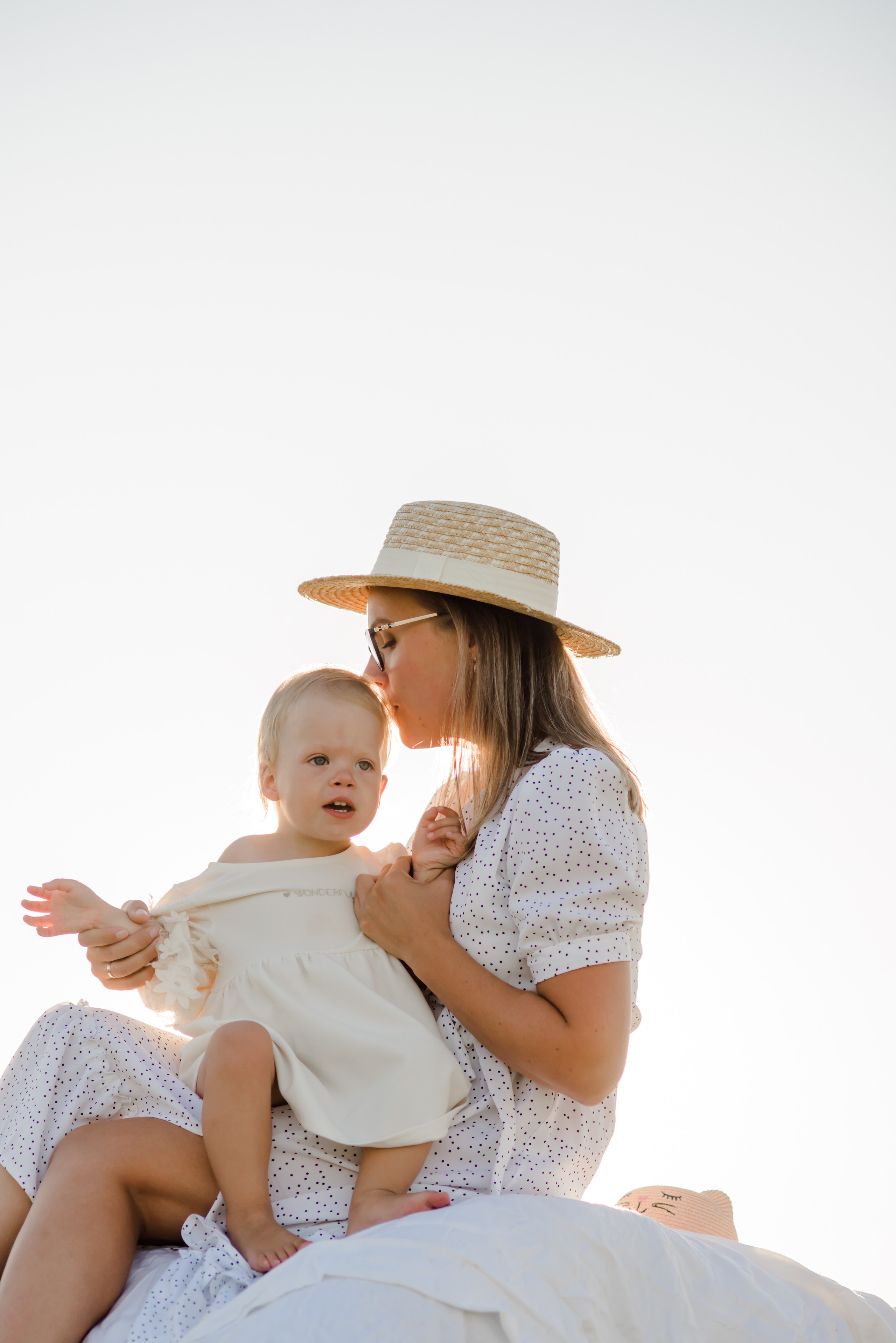 Семья в поле. Свадебный и семейный фотограф Евгения Кононова