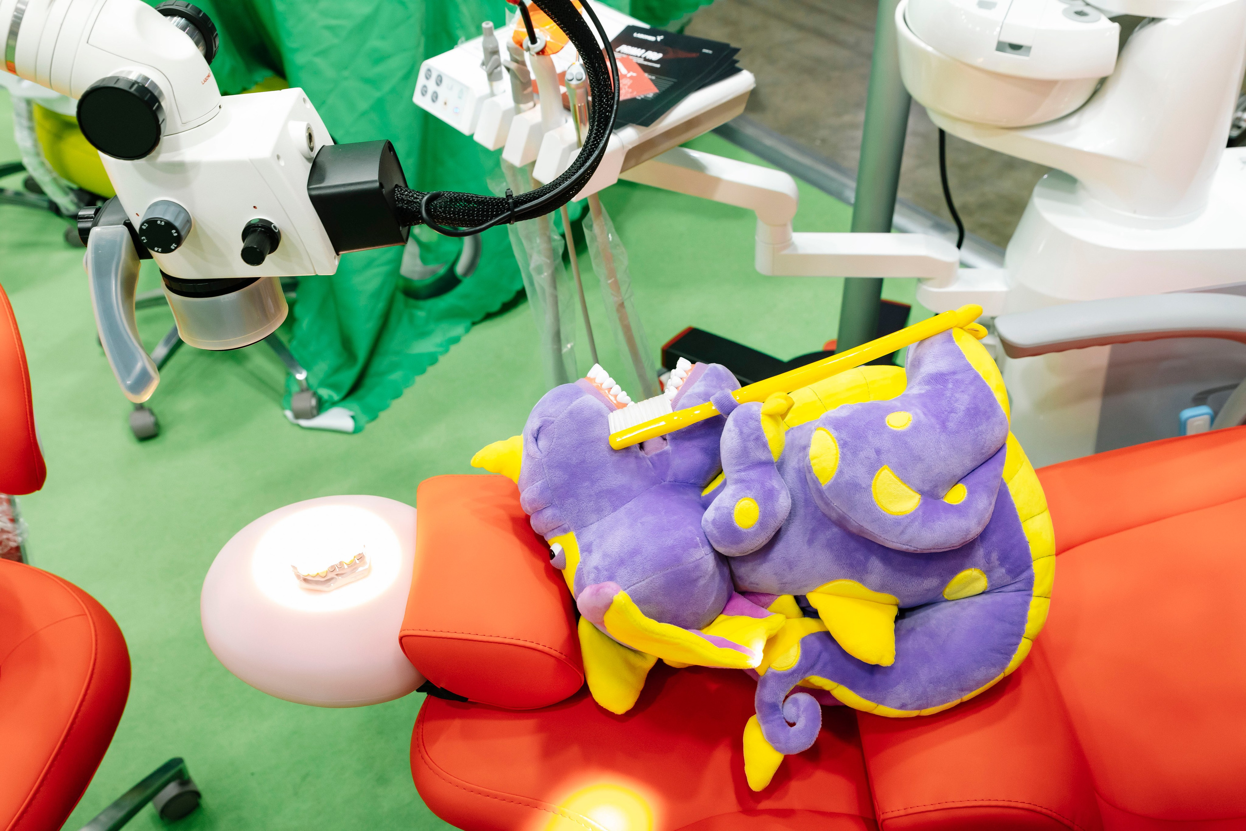 Стоматологическая выставка Dental Salon 2026. Профессиональный фотограф в Москве | Заказать фотосессию и съемку