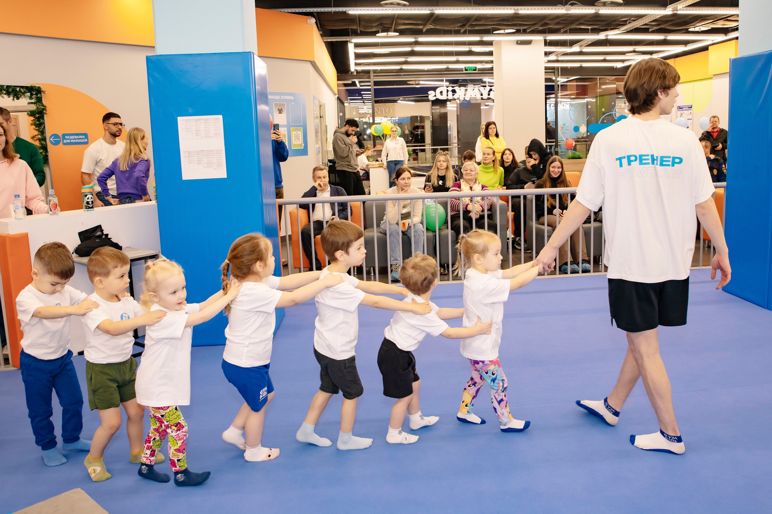 Соревнования по гимнастике в Gymkids Чертаново. Профессиональный фотограф в Москве | Заказать фотосессию и съемку