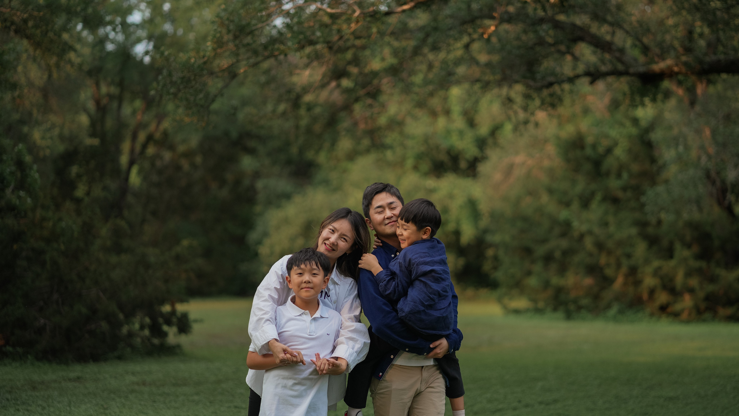 Family photography in Austin, TX | Unposed, playful & full of life | Anny Smirnova