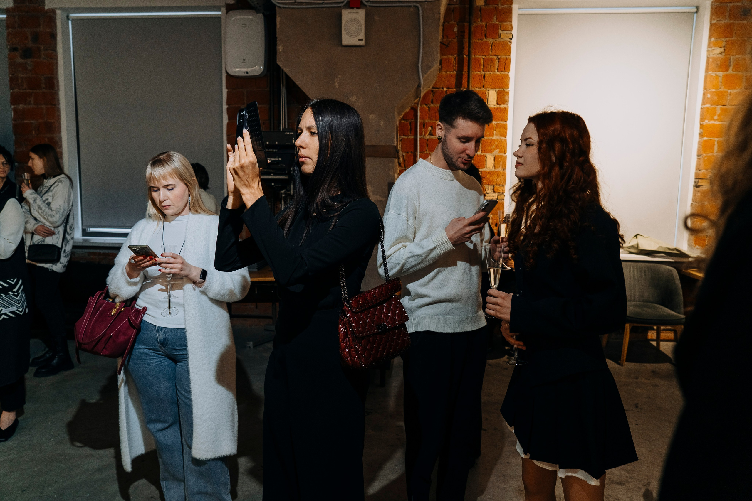 Вернисаж фотовыставки MFamilia «Гармония различий». Организация фотовыставок в Петербурге и Москве, MFamilia (МФамилия)