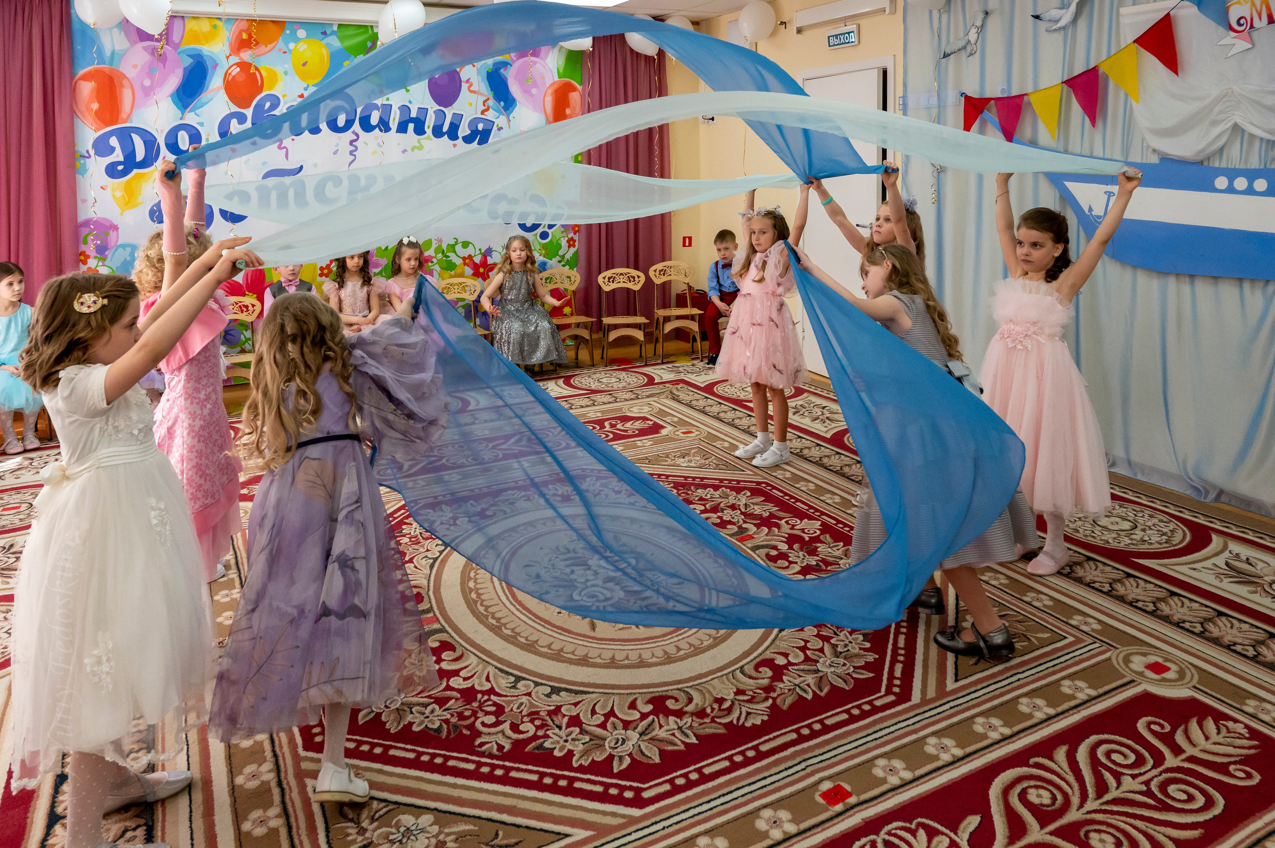 Выпускной в детском садике «Чебурашка», Королёв. Профессиональный фотограф интерьеров в Москве Юрий Федоскин