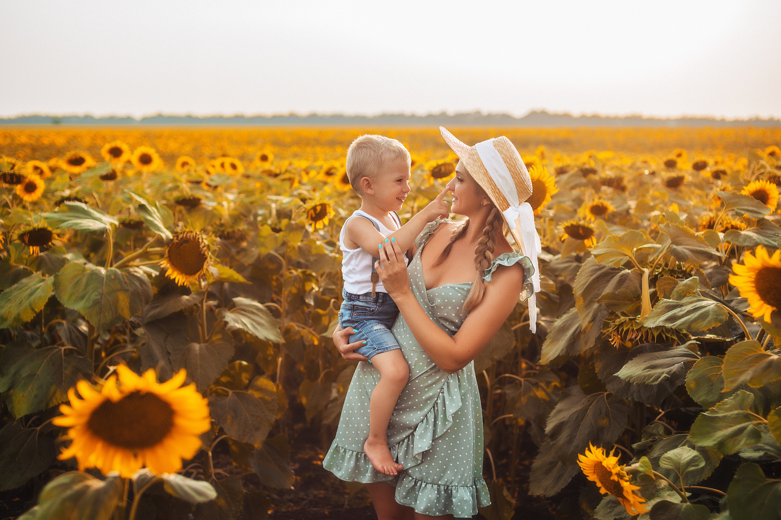 Съёмка в подсолнухах. Свадебный и семейный фотограф/видеограф в Краснодаре Наталья Осинская
