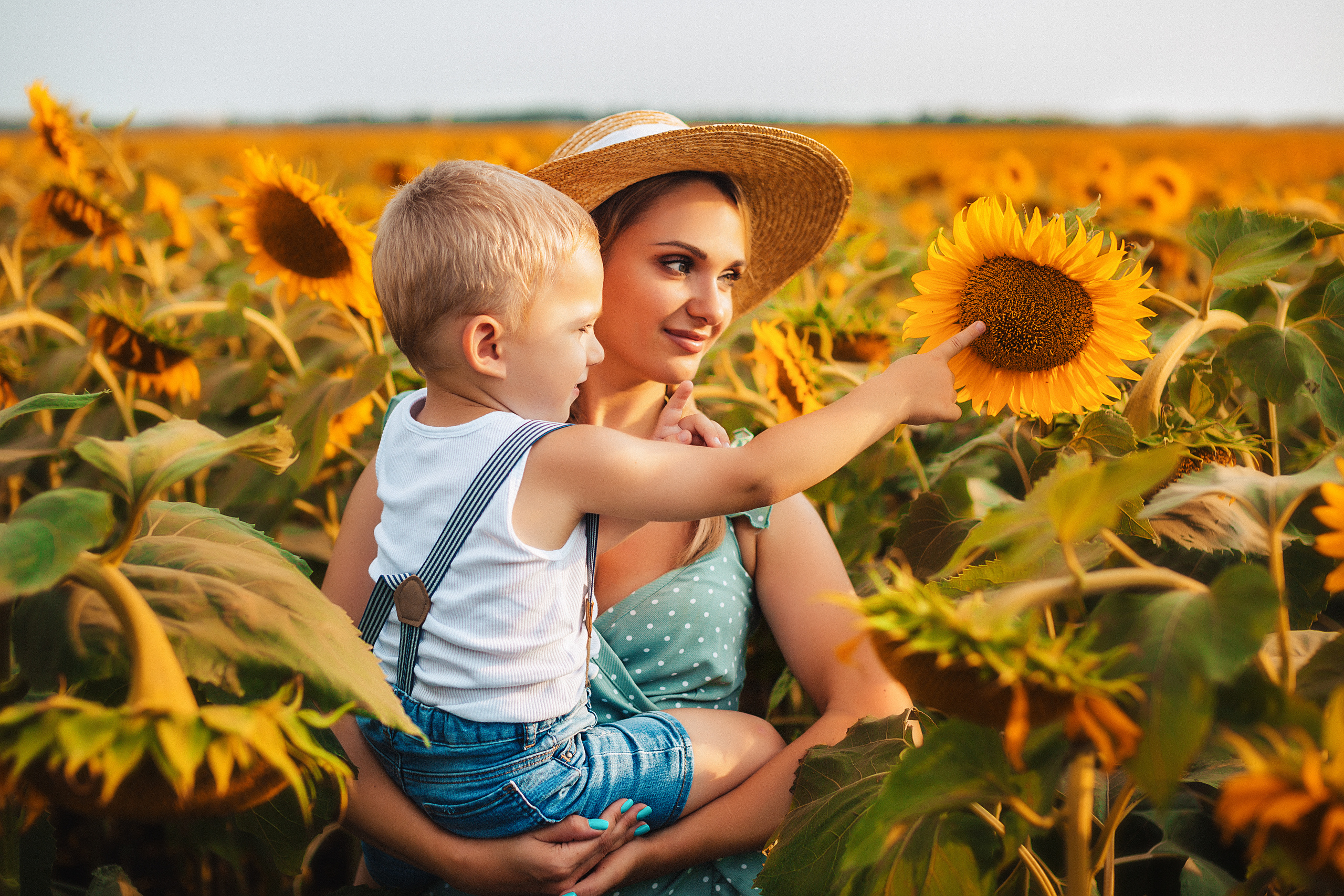 Съёмка в подсолнухах. Свадебный и семейный фотограф/видеограф в Краснодаре Наталья Осинская