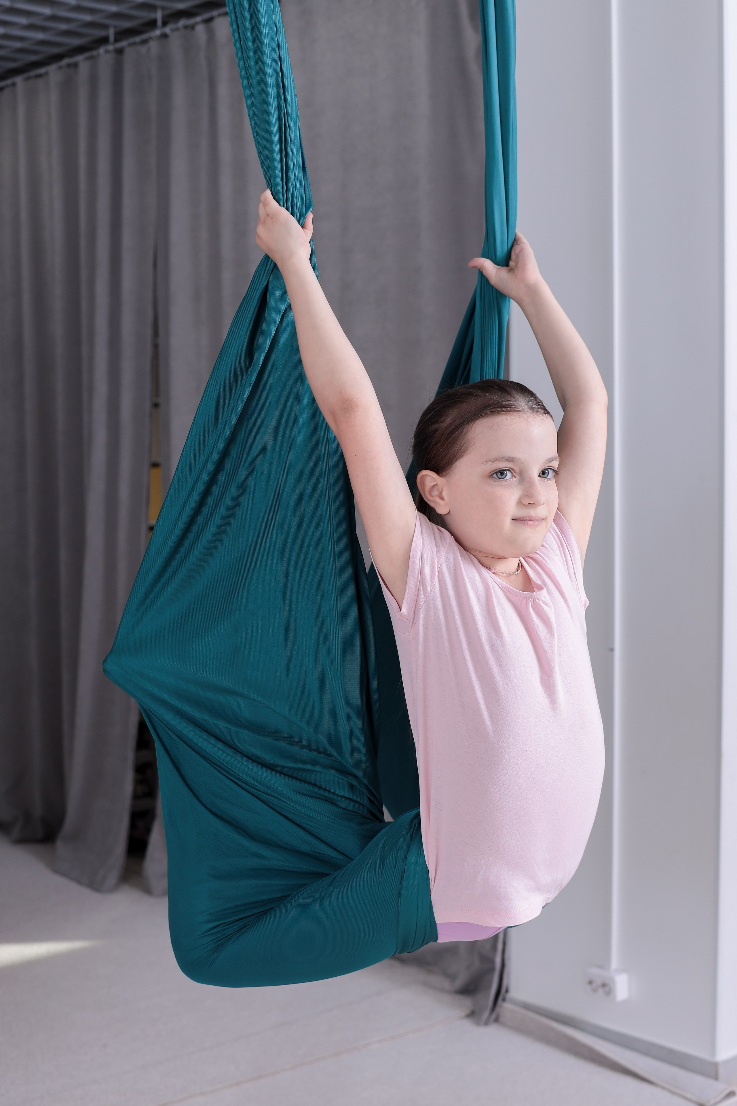 Детская аэройога. Фотограф Надршина Лилия