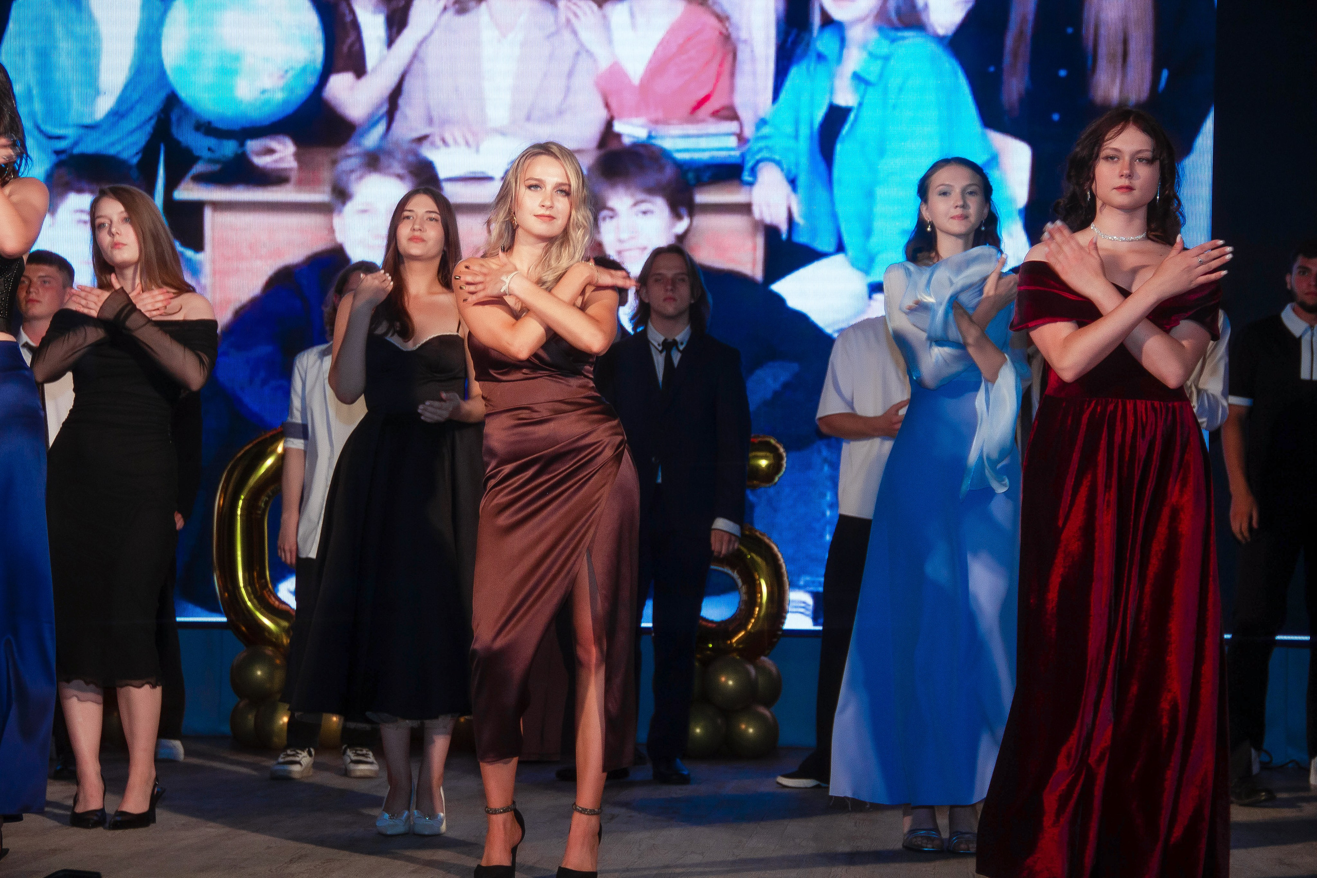 9-11 классы СЪЁМКИ ВЫПУСКНЫХ И ПОСЛЕДНИХ ЗВОНКОВ. Выпускные альбомы для школ и Детских садов в Барнауле /Выпускные/Свадебные/Детские/Семейные и др. виды съёмок /Фотограф Вера Валейко