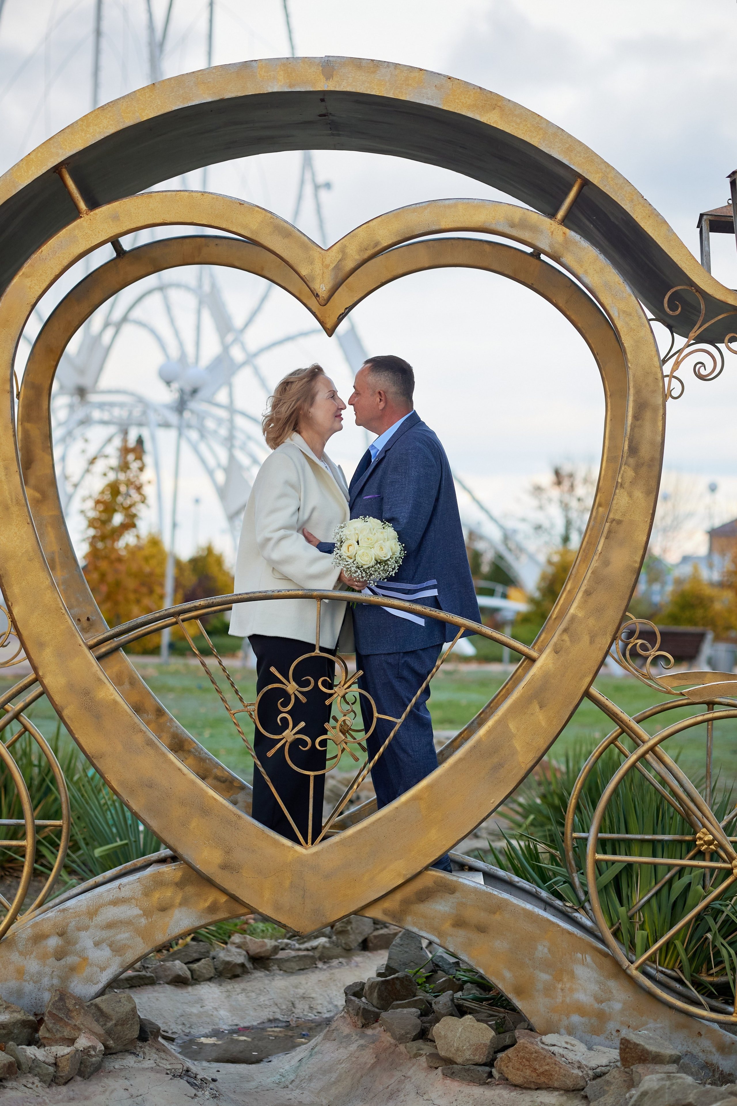 Фотосъемка в ЗАГСе, прогулка молодых, банкет