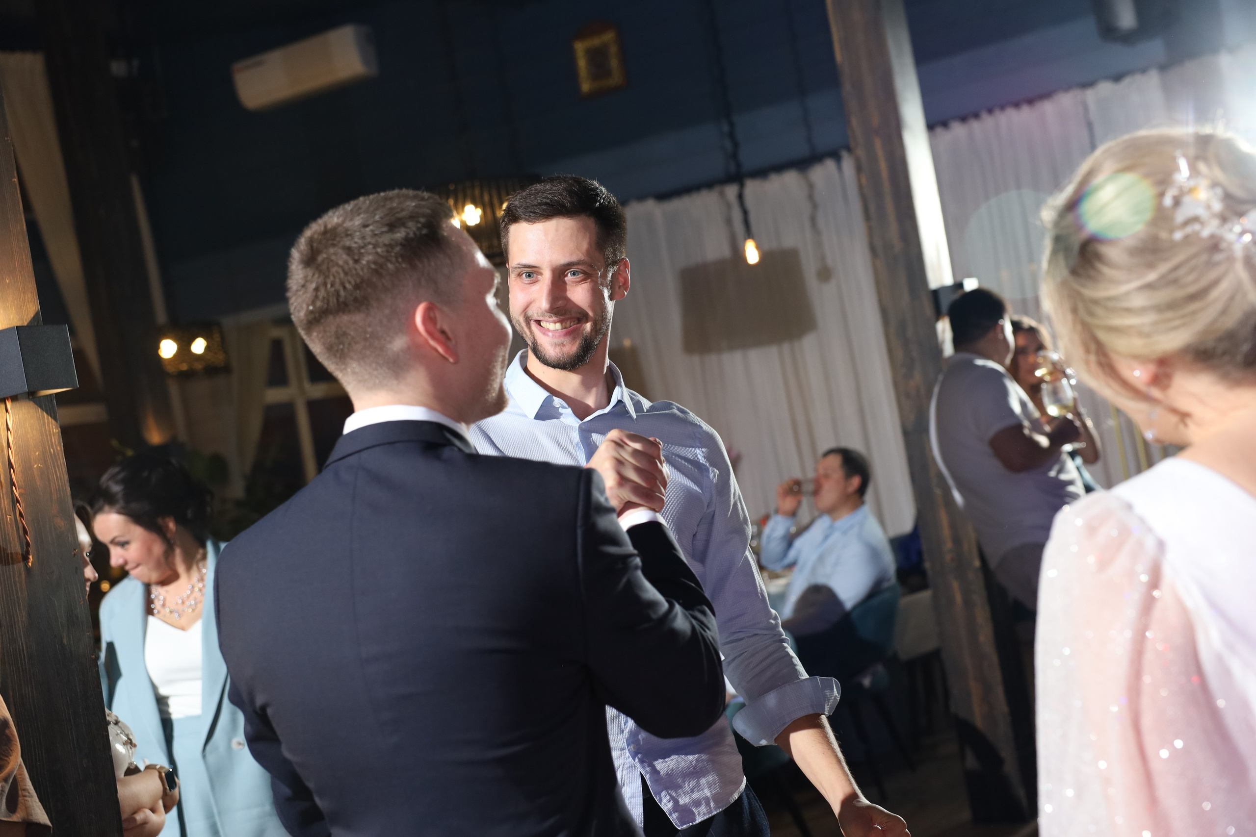 𝒜𝓇𝓉𝑒𝓂 & 𝐿𝓎𝓊𝓈𝓎𝒶 (𝓇𝑒𝓈𝓉𝒶𝓊𝓇𝒶𝓃𝓉). 𝑀𝑜𝓈𝒸𝑜𝓌. Свадебный фотограф в Санкт-Петербурге