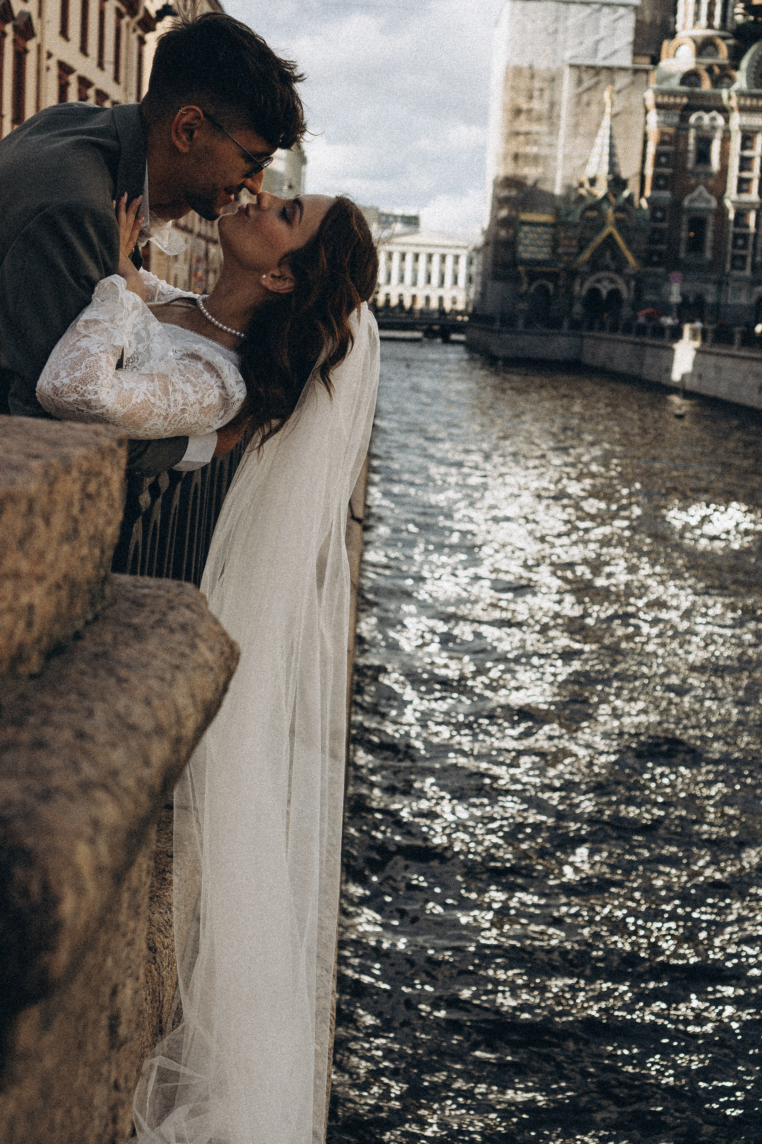 СВАДЕБНАЯ ПРОГУЛКА ВОЗЕ ИСАИКЕВСКОГО СОБОРА АСТОРИИ И ЗАКОНОДАЛЕТНОГО СОБРАНИЯ. Профессиональный фотограф, Санкт-Петербург — Виктория Богомолова