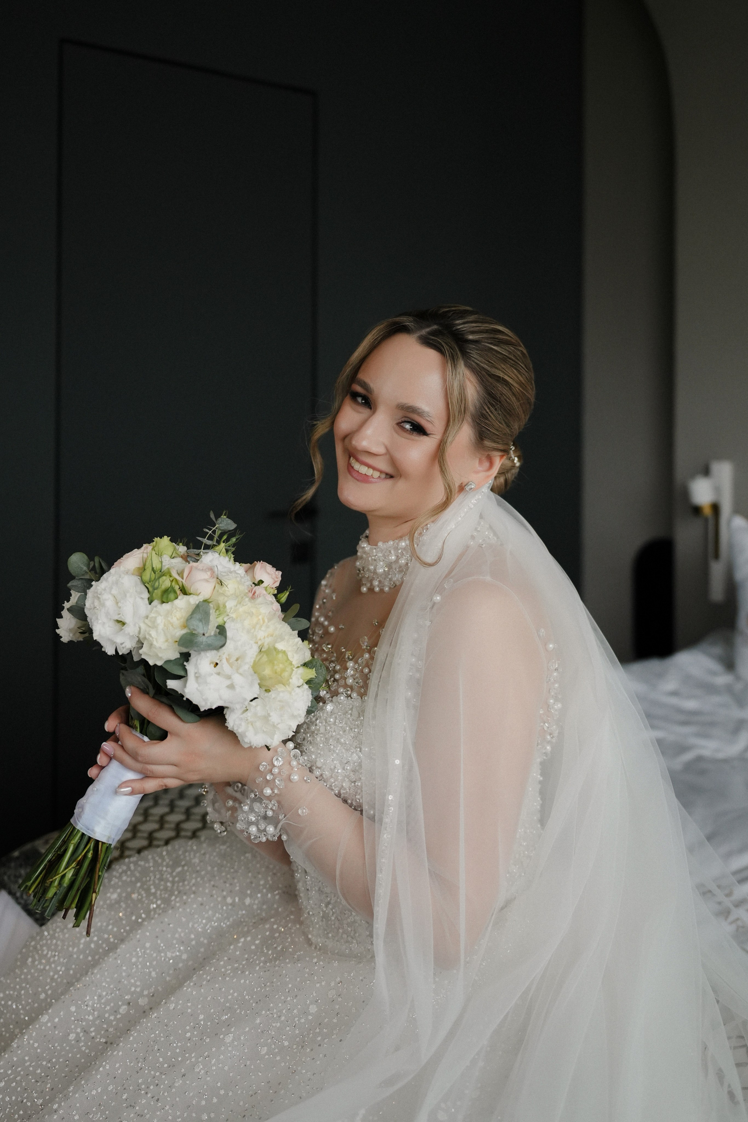 Сборы жениха и невесты, бракосочетание в Савеловском загсе, выездная церемония