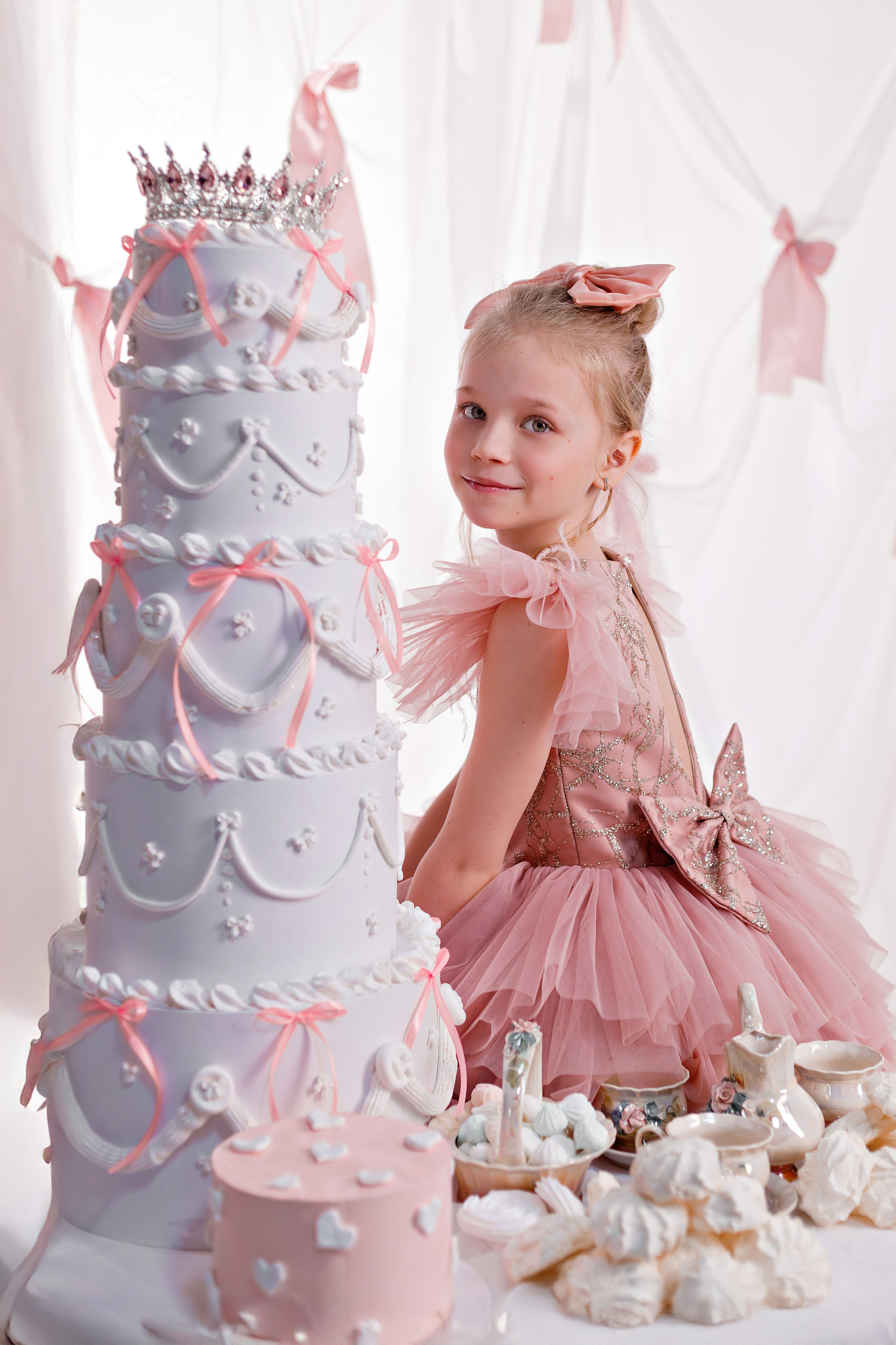 Фотосессия на День Рождения для девочек — сладкий праздник в сказочных декорациях. Детский студийный фотограф Сочи
