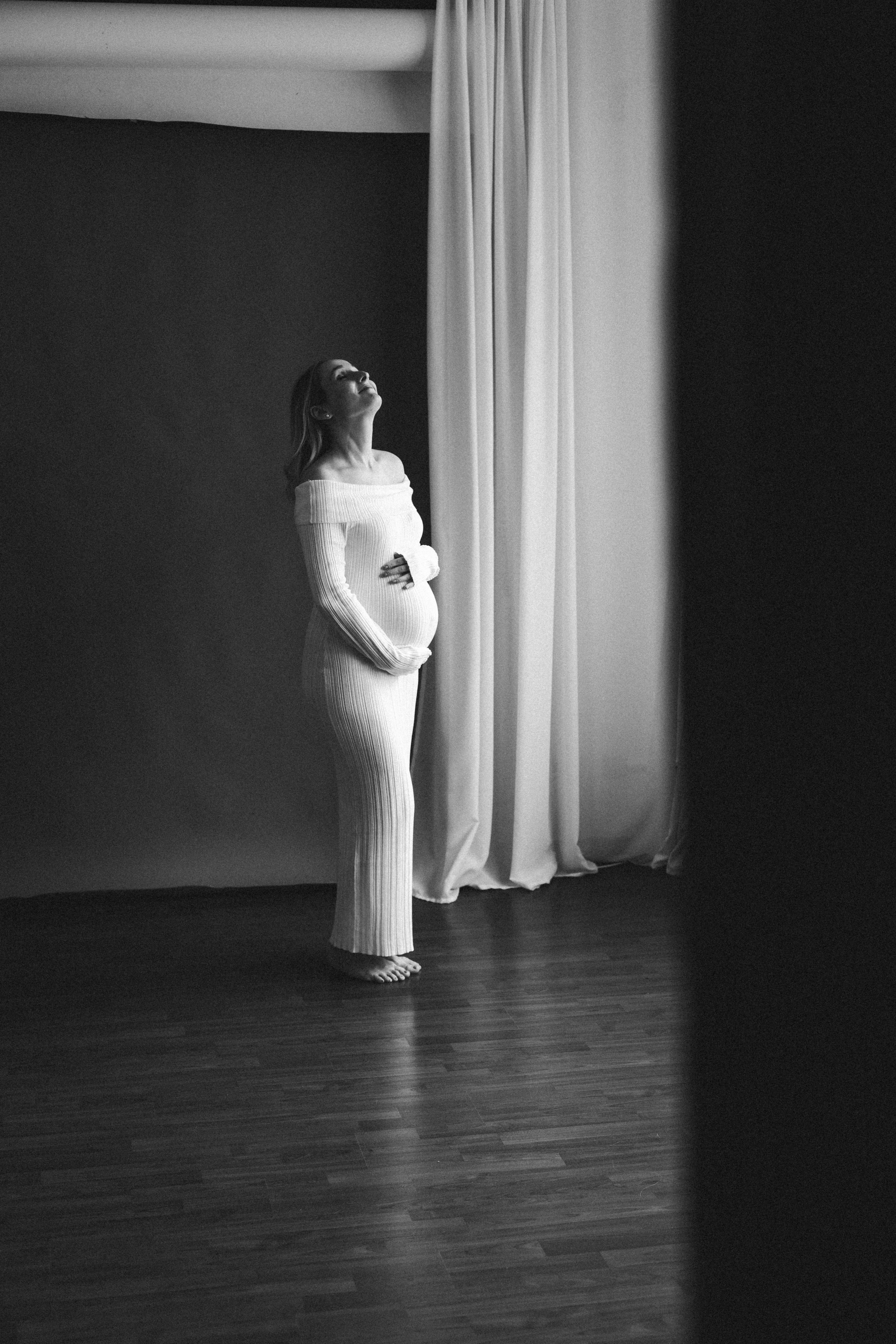 Babybauch-Shooting im Studio. Fotografin in Erlangen, Nürnberg und Umgebung