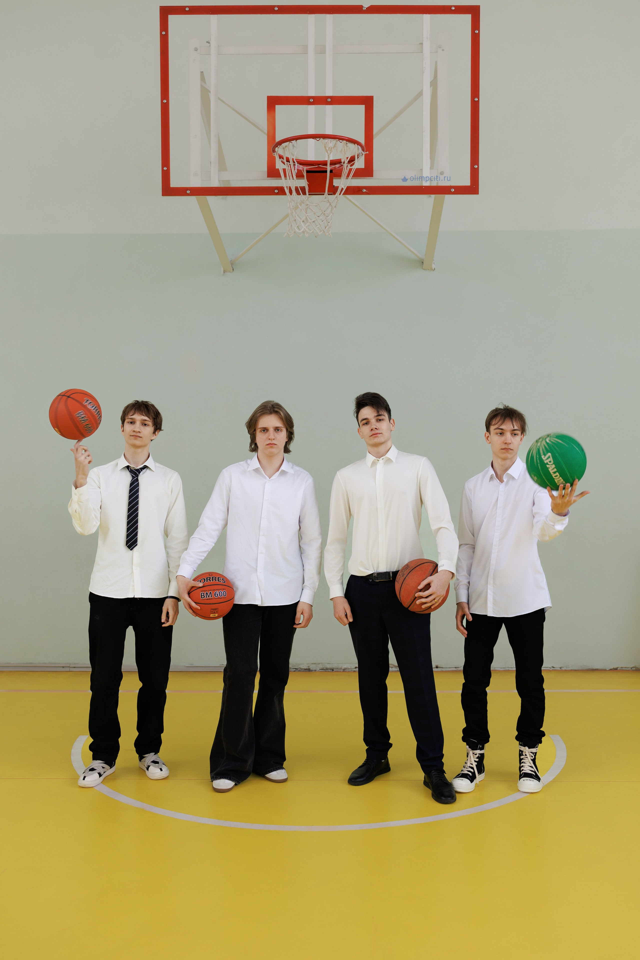 Позы для школьной фотосессии. Фотограф Медногорск Кувандык Оксана Шерехода свадебные, семейные, индивидуальные, школьные фотосессии. Печать фотоальбомов