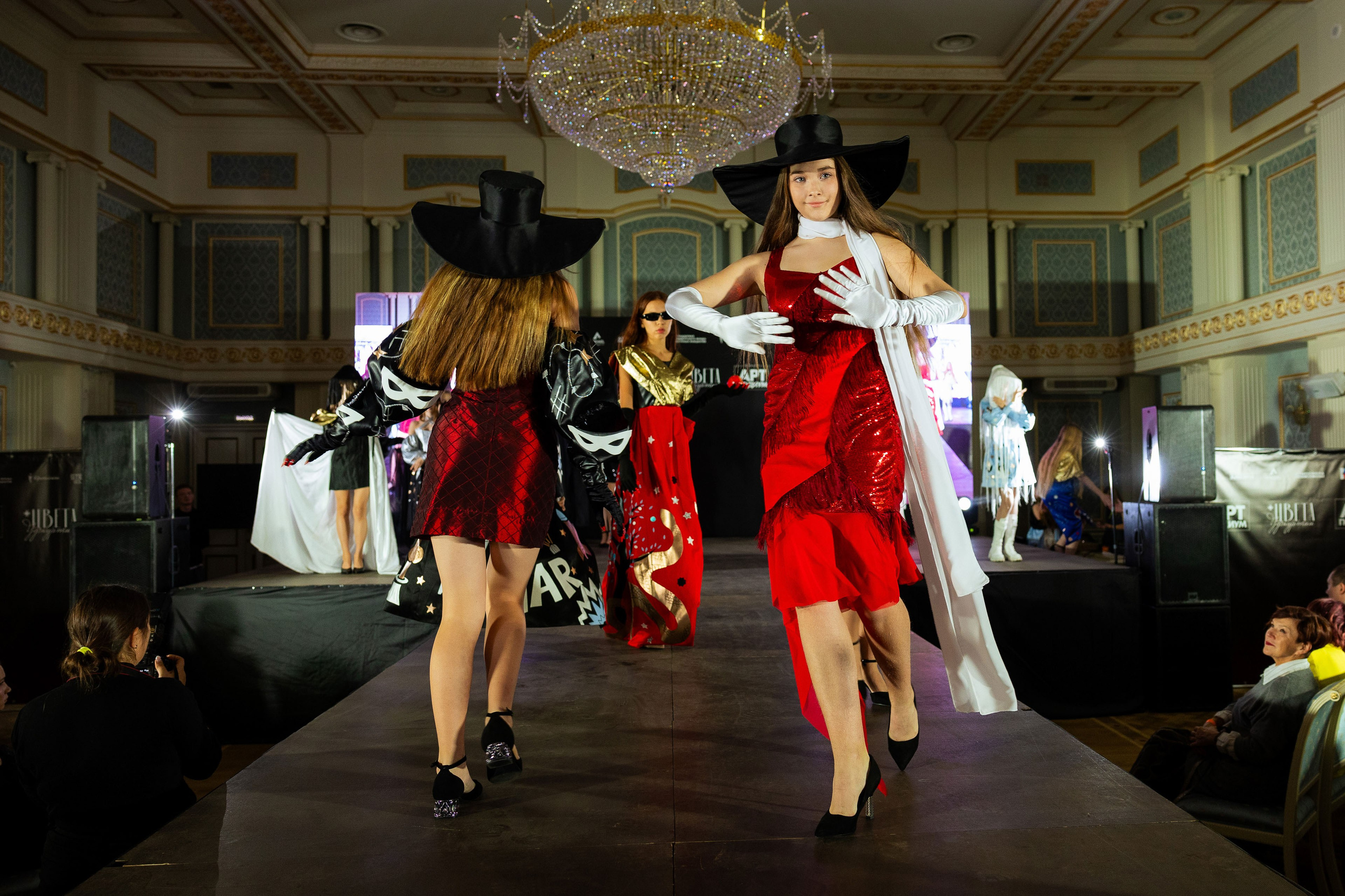 Арт-подиум «Цвета Удмуртии». Показ мод [25/10/24]. Фотограф Виноградов Константин