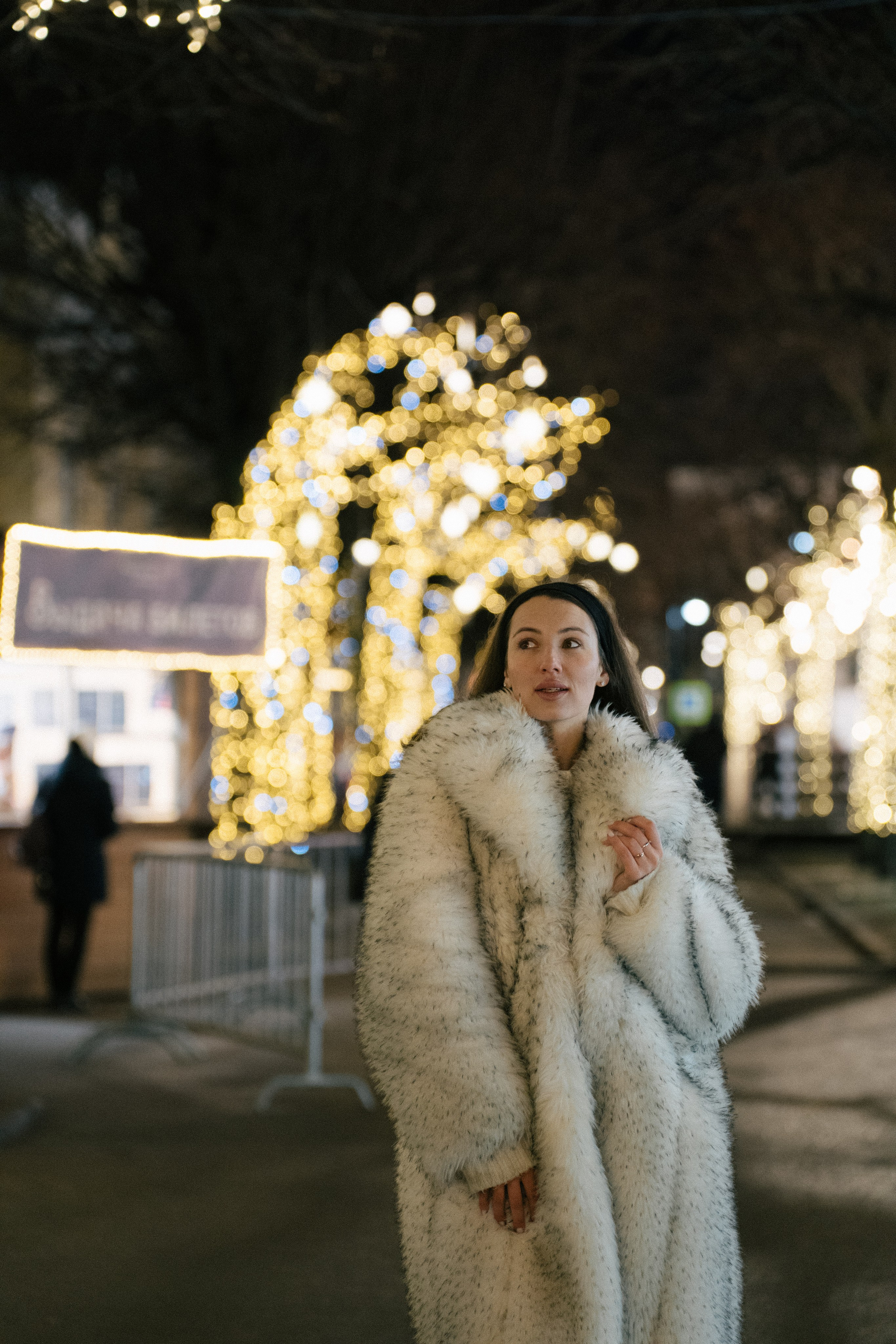 ПРОГУЛКА НА МАНЕЖНОЙ ПЛОЩАДИ ДЛЯ ДЕВУШКИ ПЕРЕД НОВЫМ ГОДОМ (НОВОГОДНЯЯ ФОТОСЕССИИЯ НА МАНЕЖНОЙ ПЛОЩАДИ). Профессиональный фотограф, Санкт-Петербург — Виктория Богомолова