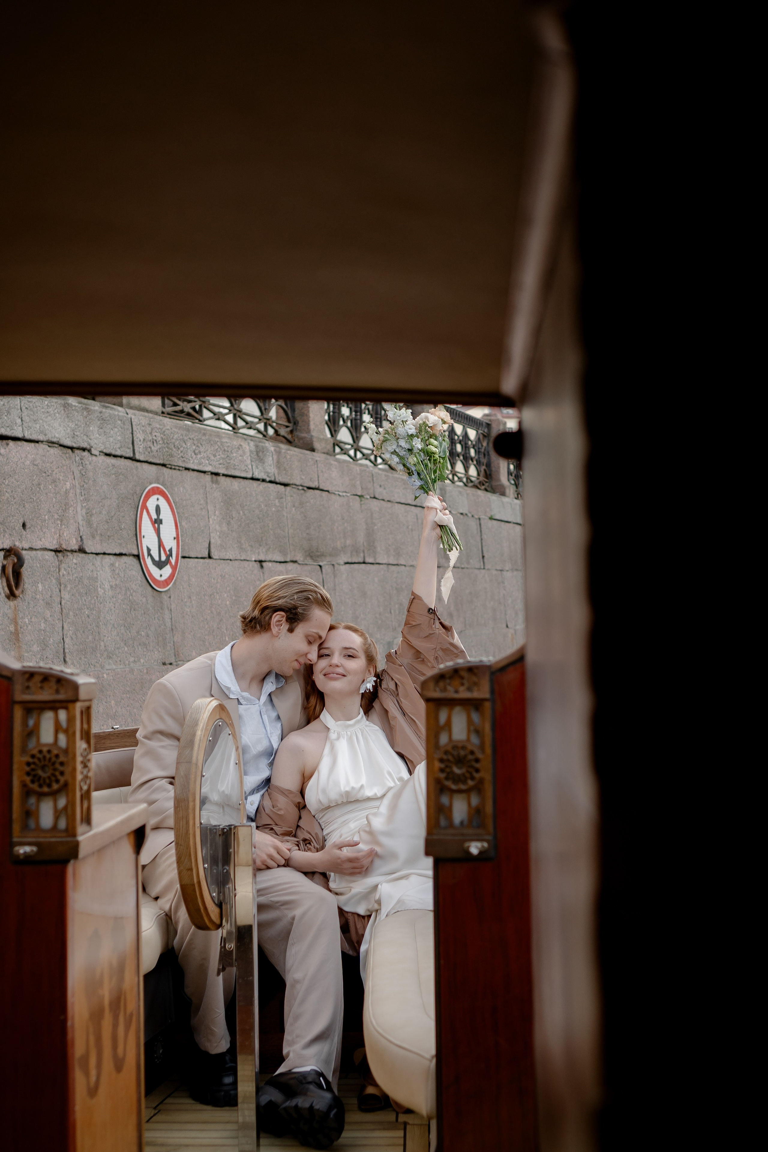 СВАДЕНБНАЯ СЬЕМКА НА КАТЕРЕ ПО КАНАЛАМ САНКТ-ПЕТЕРБУРГА И В АКВАТОРИИ НЕВЫ. Профессиональный фотограф, Санкт-Петербург — Виктория Богомолова