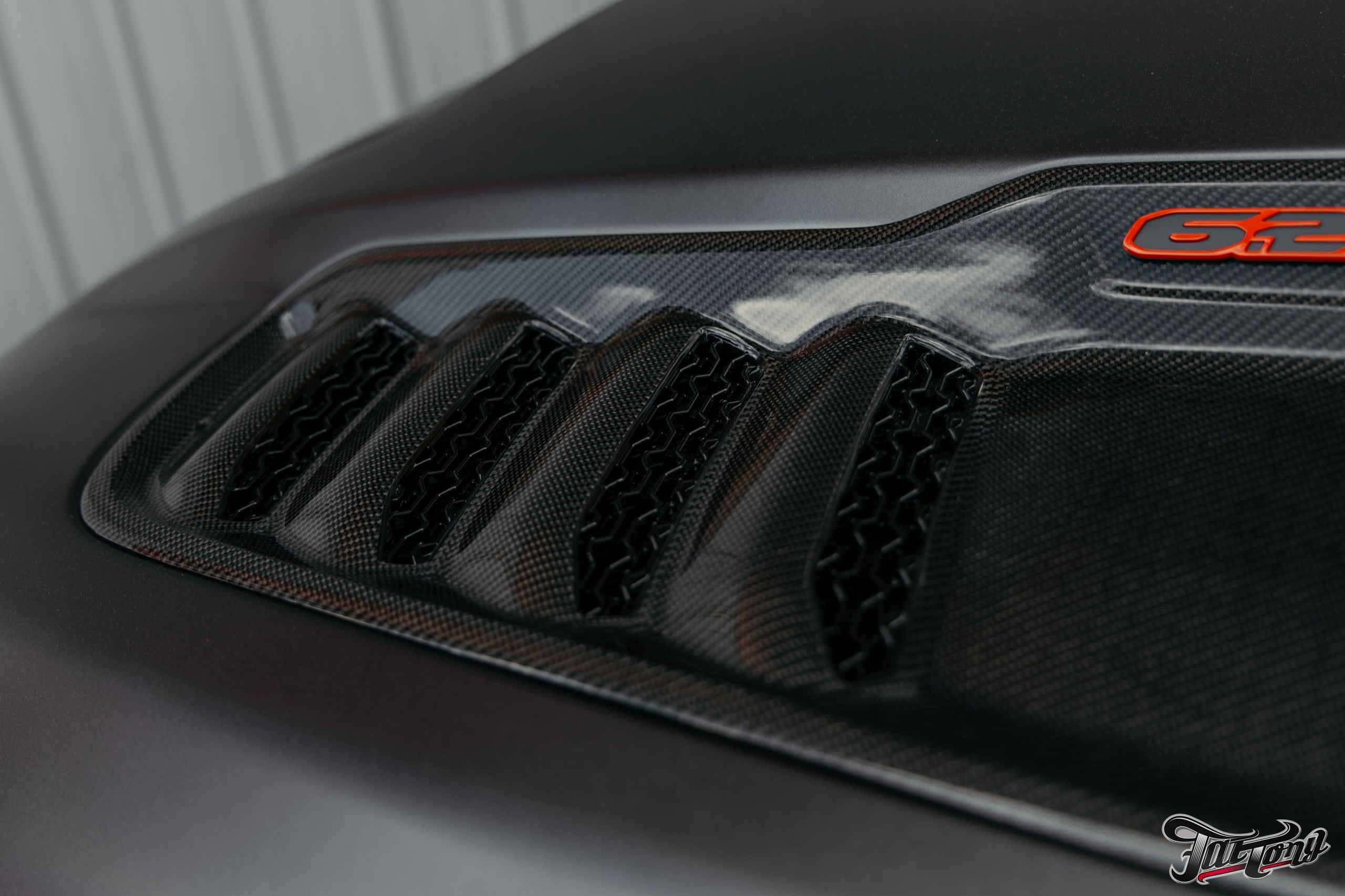 Ram TRX ламинация карбоном внешних элементов кузова, салона и установка распорки. DeLorein