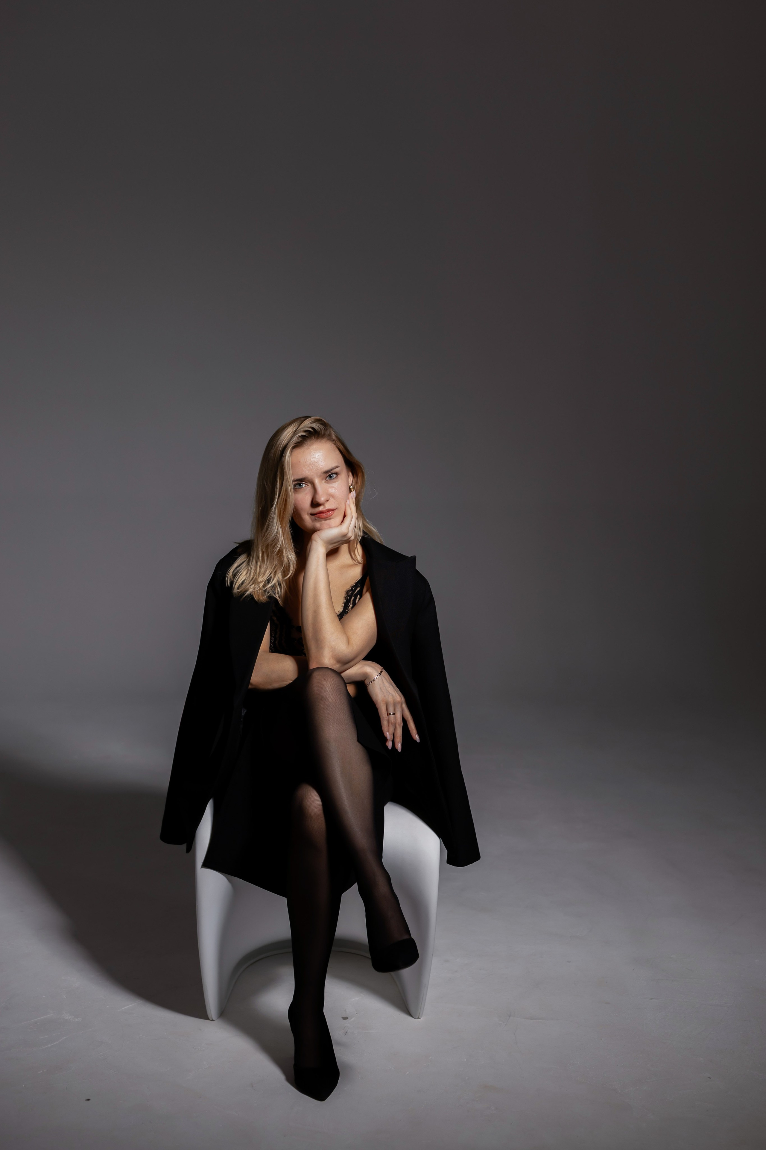 Фотосессия в студии Валерия. Женский фотограф в Орске Новотроицке Динара Долганова