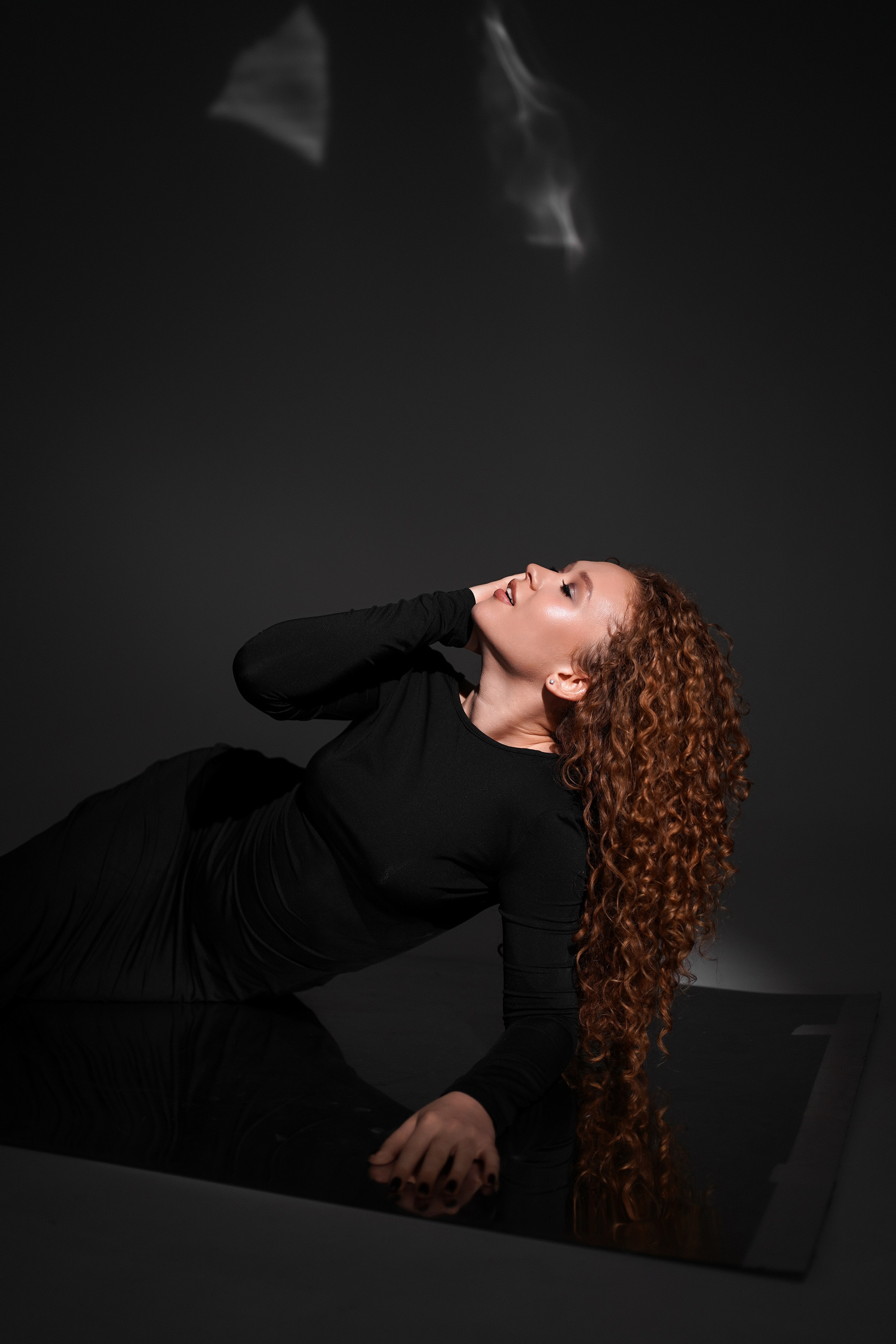 Фотосессия на циклораме с зеркалом. Свадебный фотограф в Ростове-на-Дону. Таинство Крещения и Венчания, семейные фотосессии. Алёна Чёботова