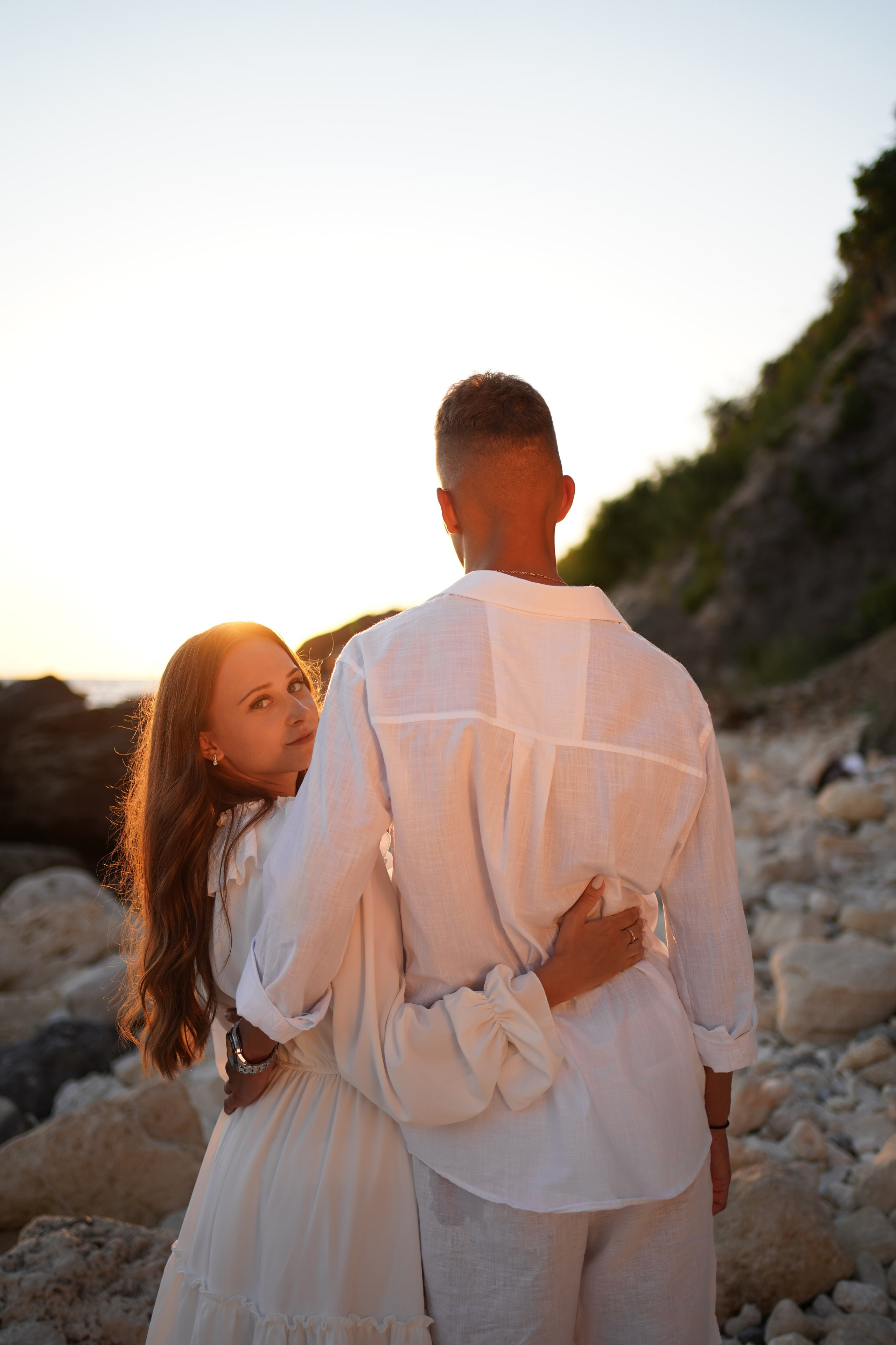 Матвей и Софья на фотосессии дикого пляжа Грот Дианы в Крыму. Свадебный фотограф в Ростове-на-Дону. Таинство Крещения и Венчания, семейные фотосессии. Алёна Чёботова