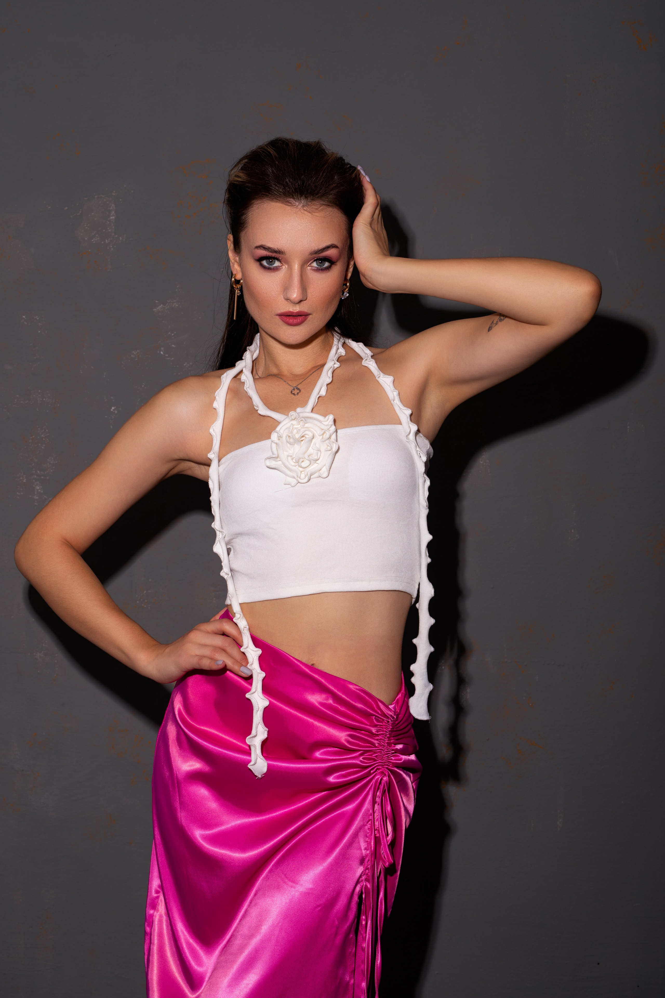 Студийный фотосет с Анастасией в минимальном интерьере в формате для «себя»