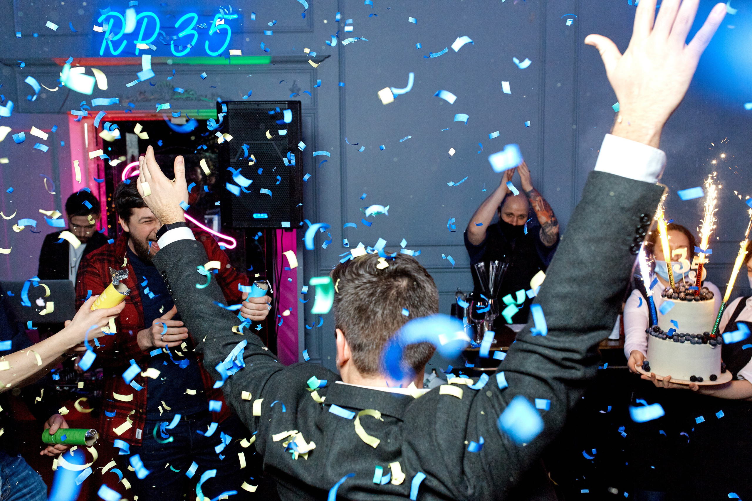 Свадебная фотосессия в Москва Сити с профессиональным фотографом — Цены, стоимость услуг фотографа на фотосъёмку свадьбы в Москва Сити